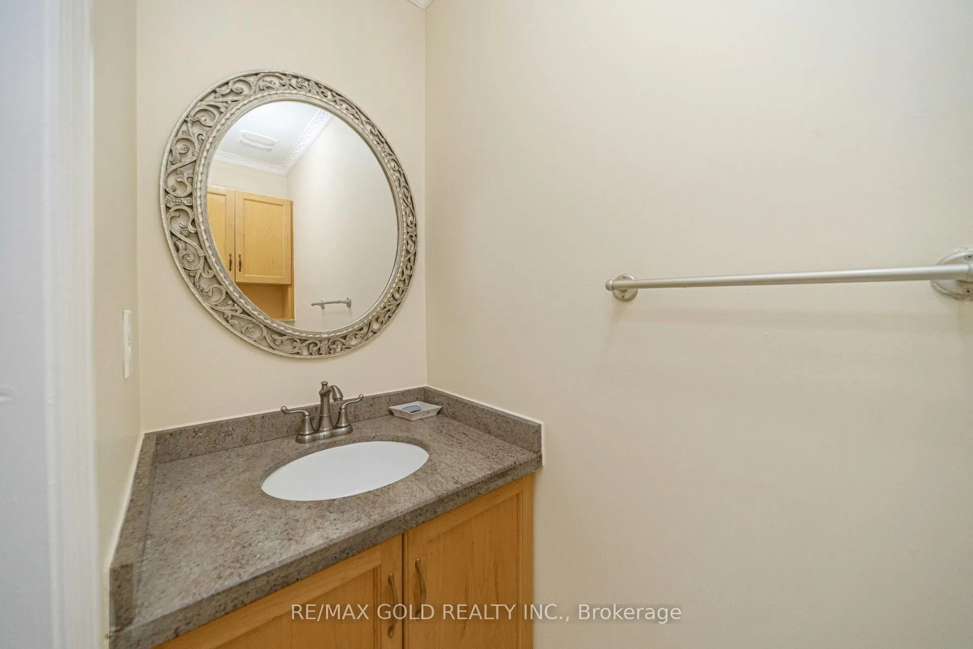 Photo 17 of 30 Grover Road, Brampton, Bram West — HOMEH