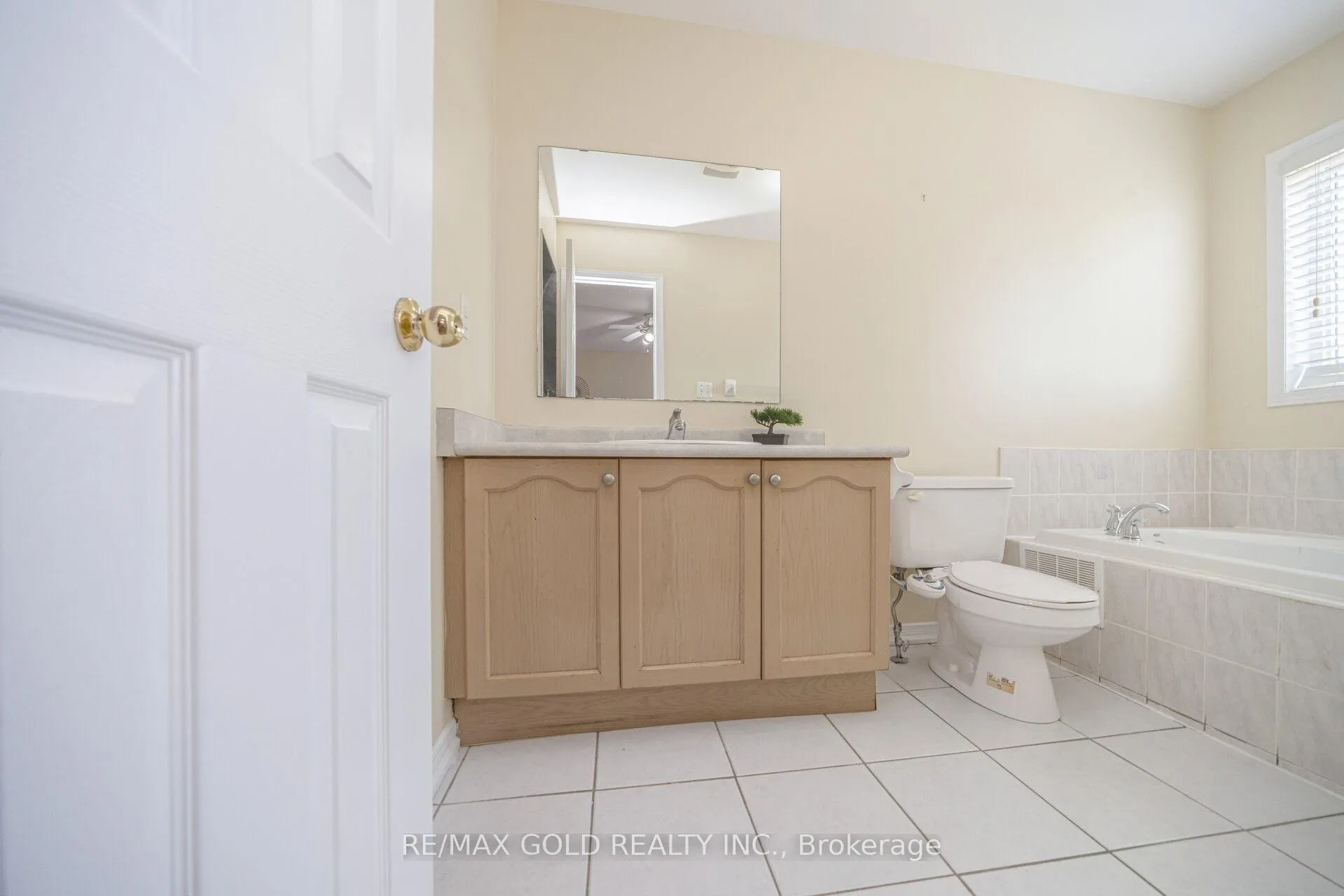 Photo 22 of 30 Grover Road, Brampton, Bram West — HOMEH