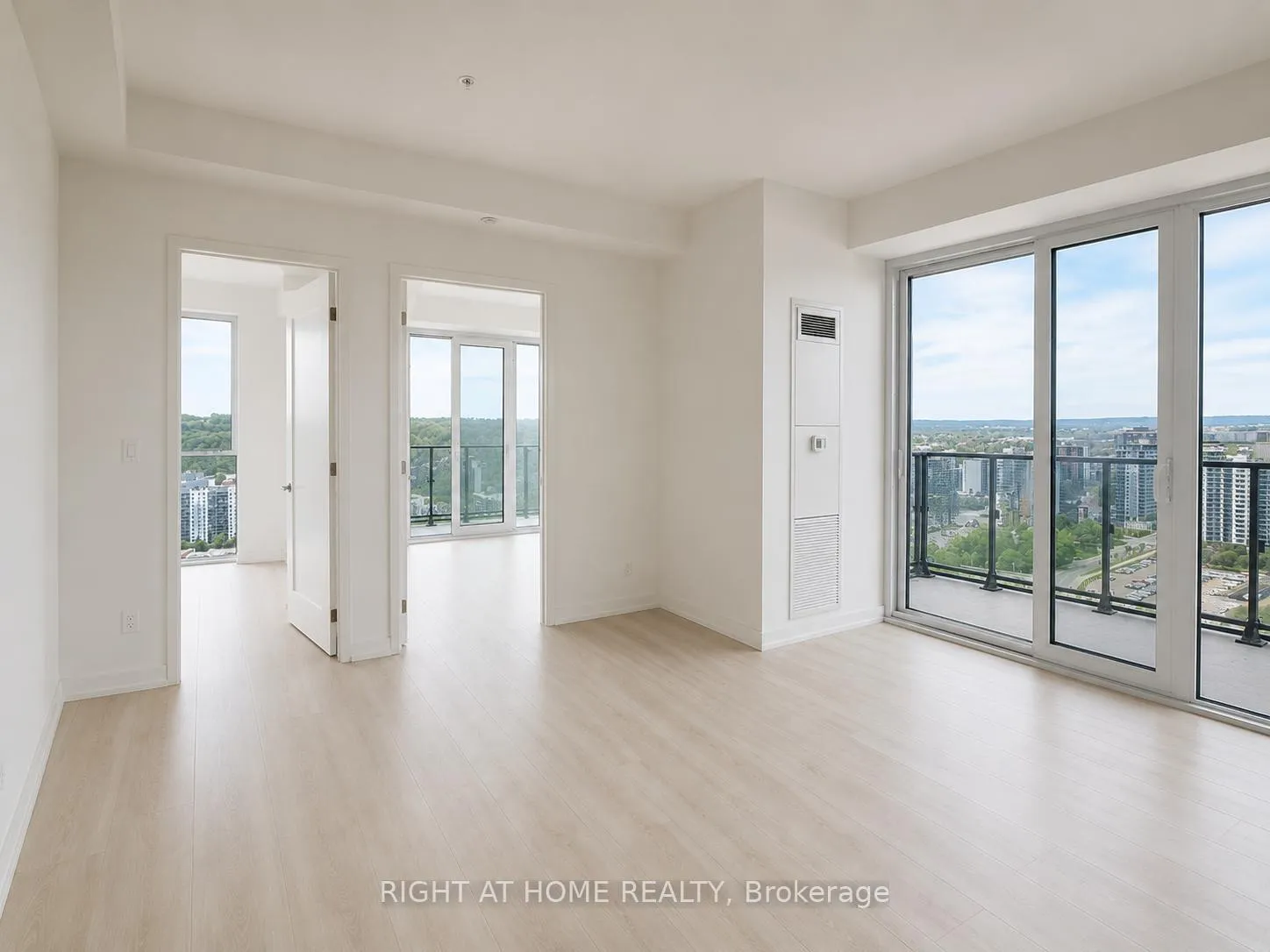 Photo 4 of Unit 2614, 75 James Street SW, Hamilton, Corktown — HOMEH