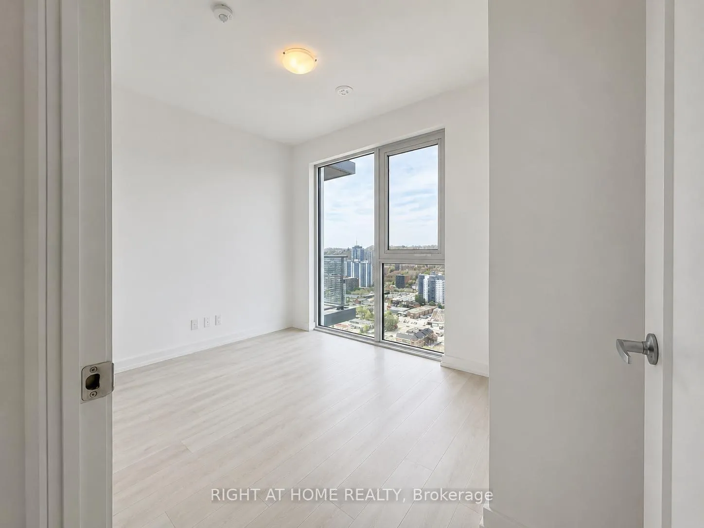 Photo 5 of Unit 2614, 75 James Street SW, Hamilton, Corktown — HOMEH