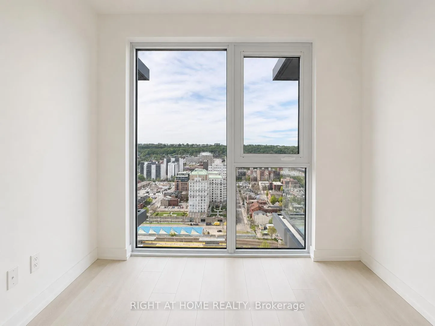 Photo 6 of Unit 2614, 75 James Street SW, Hamilton, Corktown — HOMEH