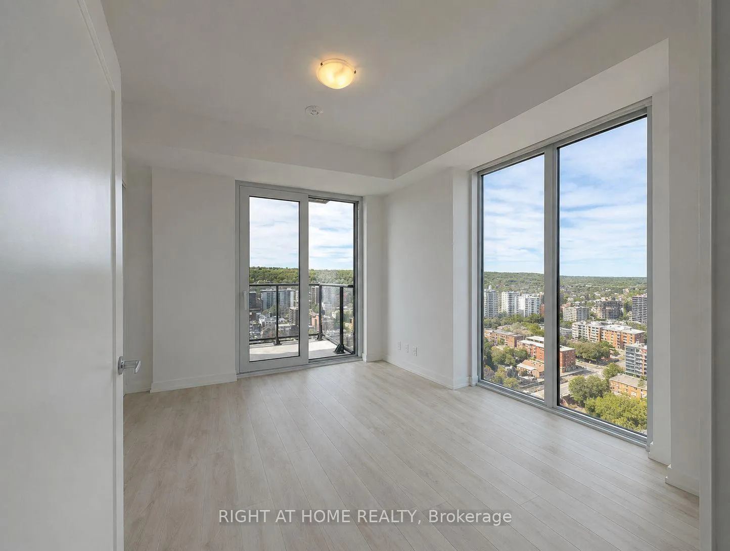 Photo 7 of Unit 2614, 75 James Street SW, Hamilton, Corktown — HOMEH