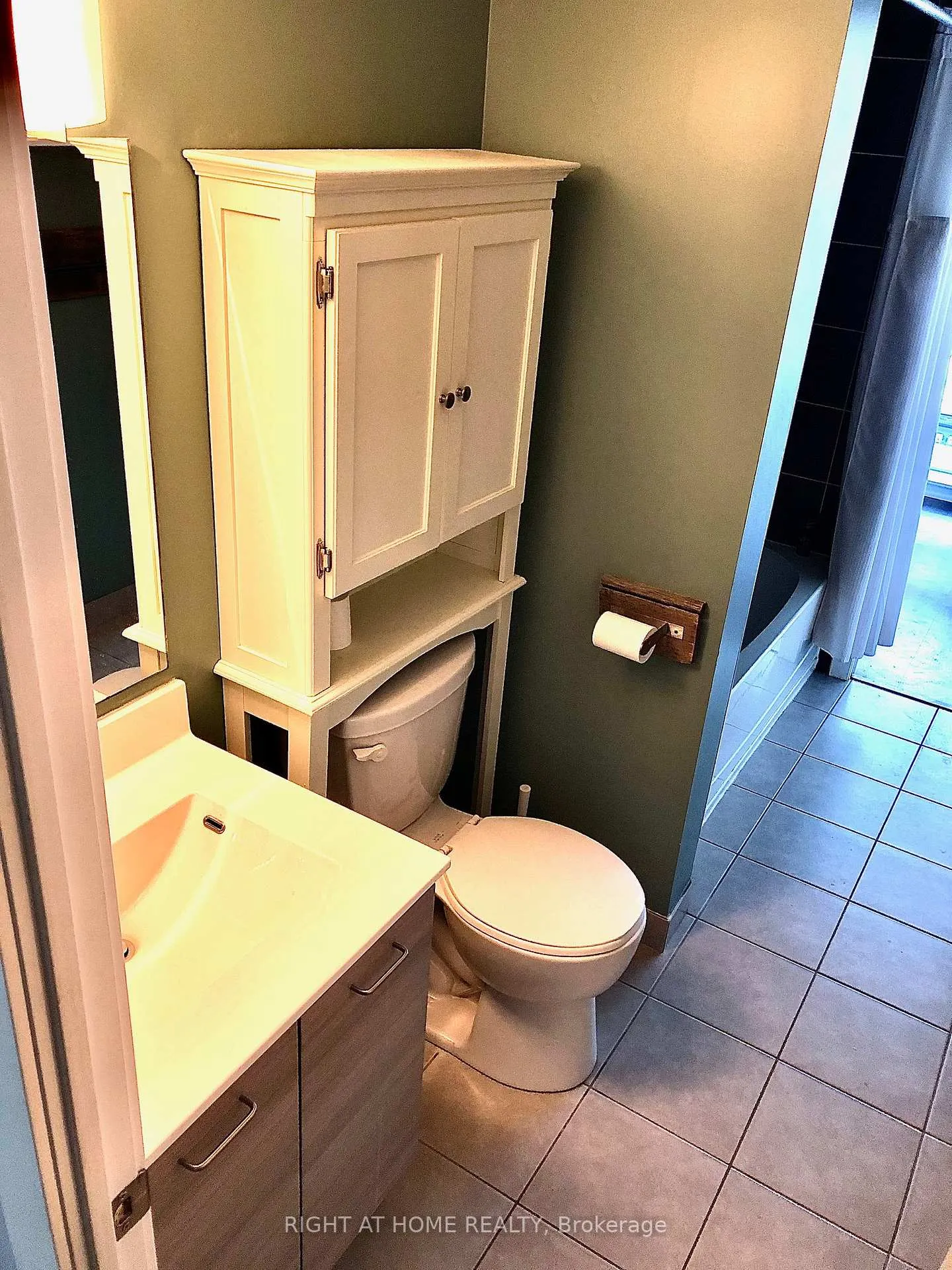 Photo 7 of Unit 1005, 20 Joe Shuster Way, Toronto, South Parkdale — HOMEH