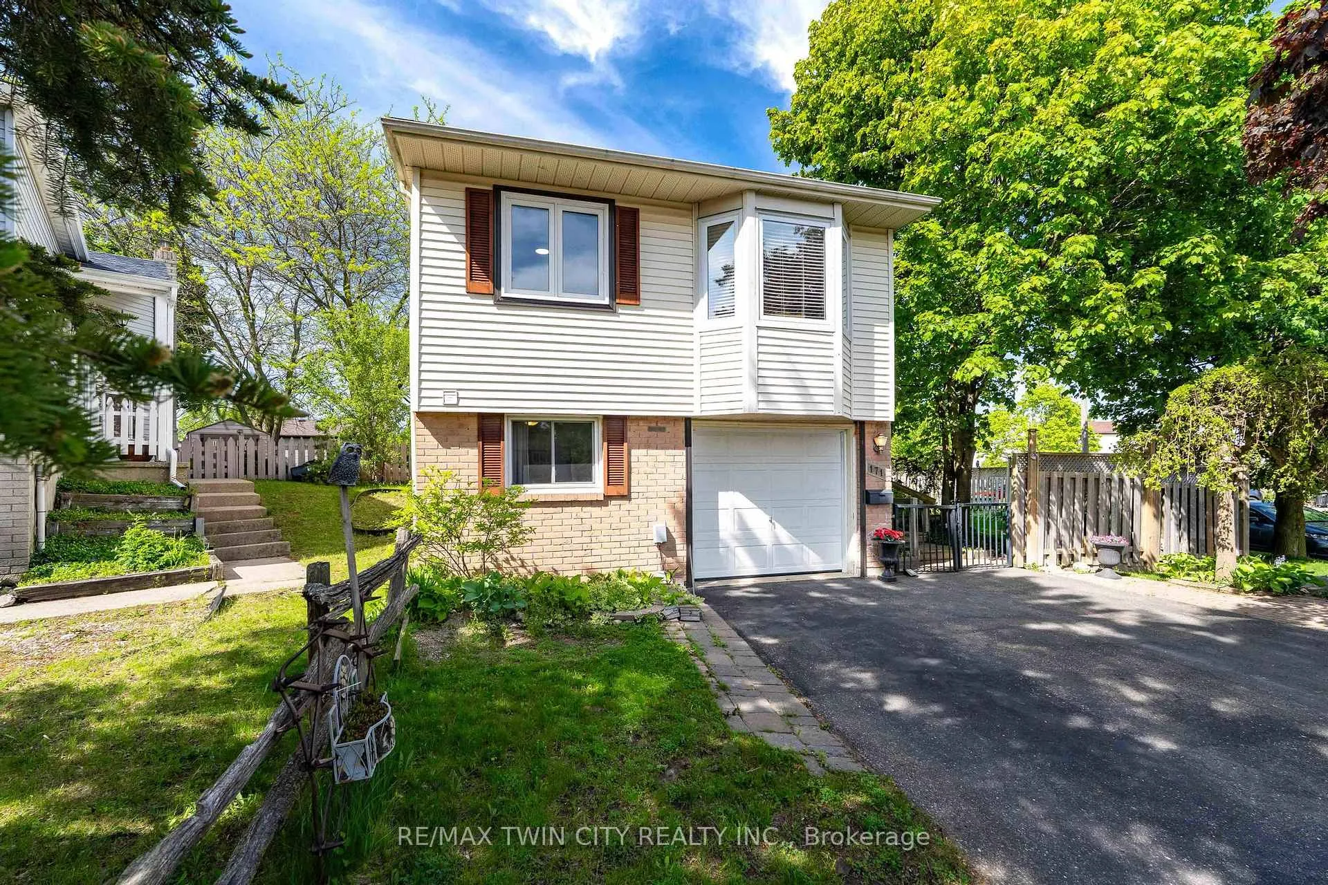 Photo 2 of 171 Herron Place, Waterloo — HOMEH
