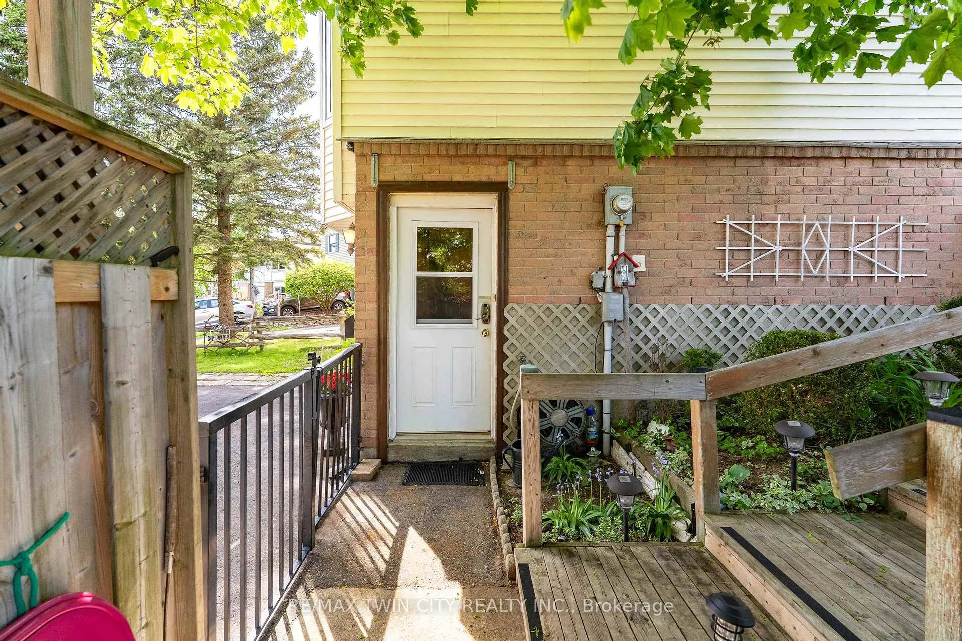Photo 4 of 171 Herron Place, Waterloo — HOMEH