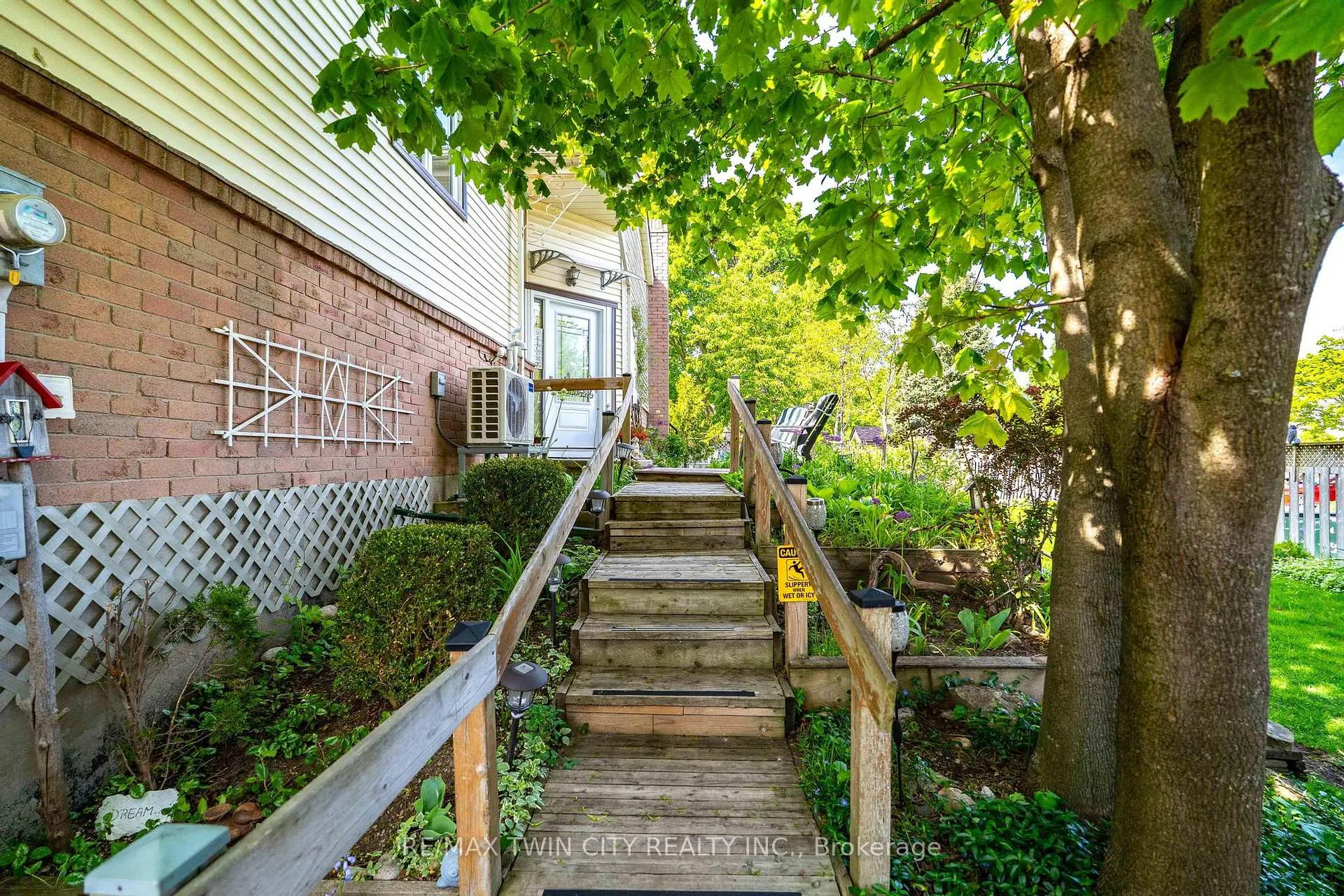 Photo 5 of 171 Herron Place, Waterloo — HOMEH