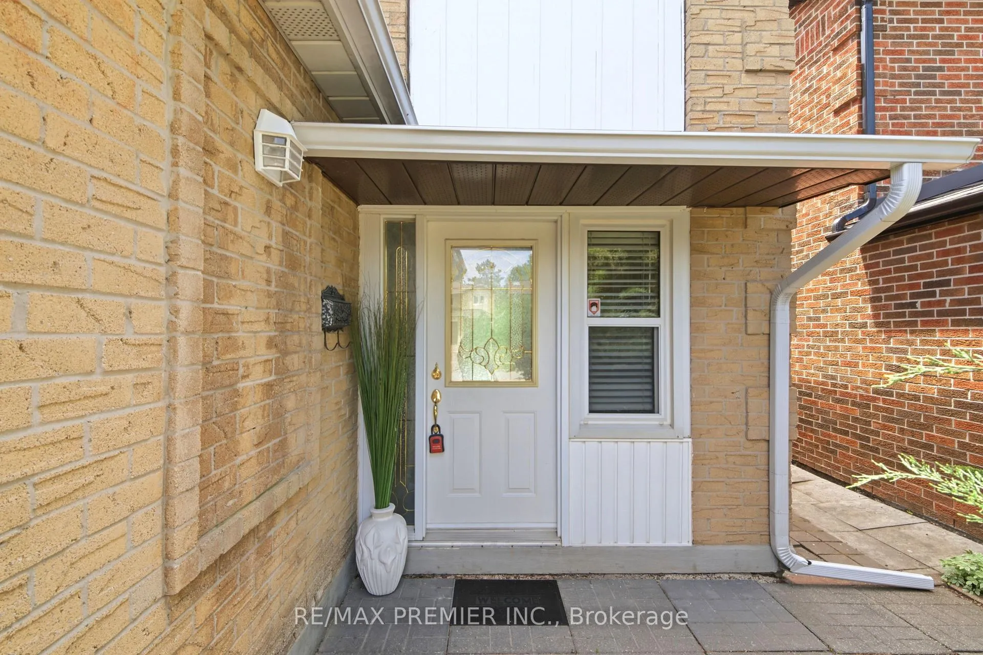 Photo 2 of 10 Ashcroft Court, Vaughan, East Woodbridge — HOMEH