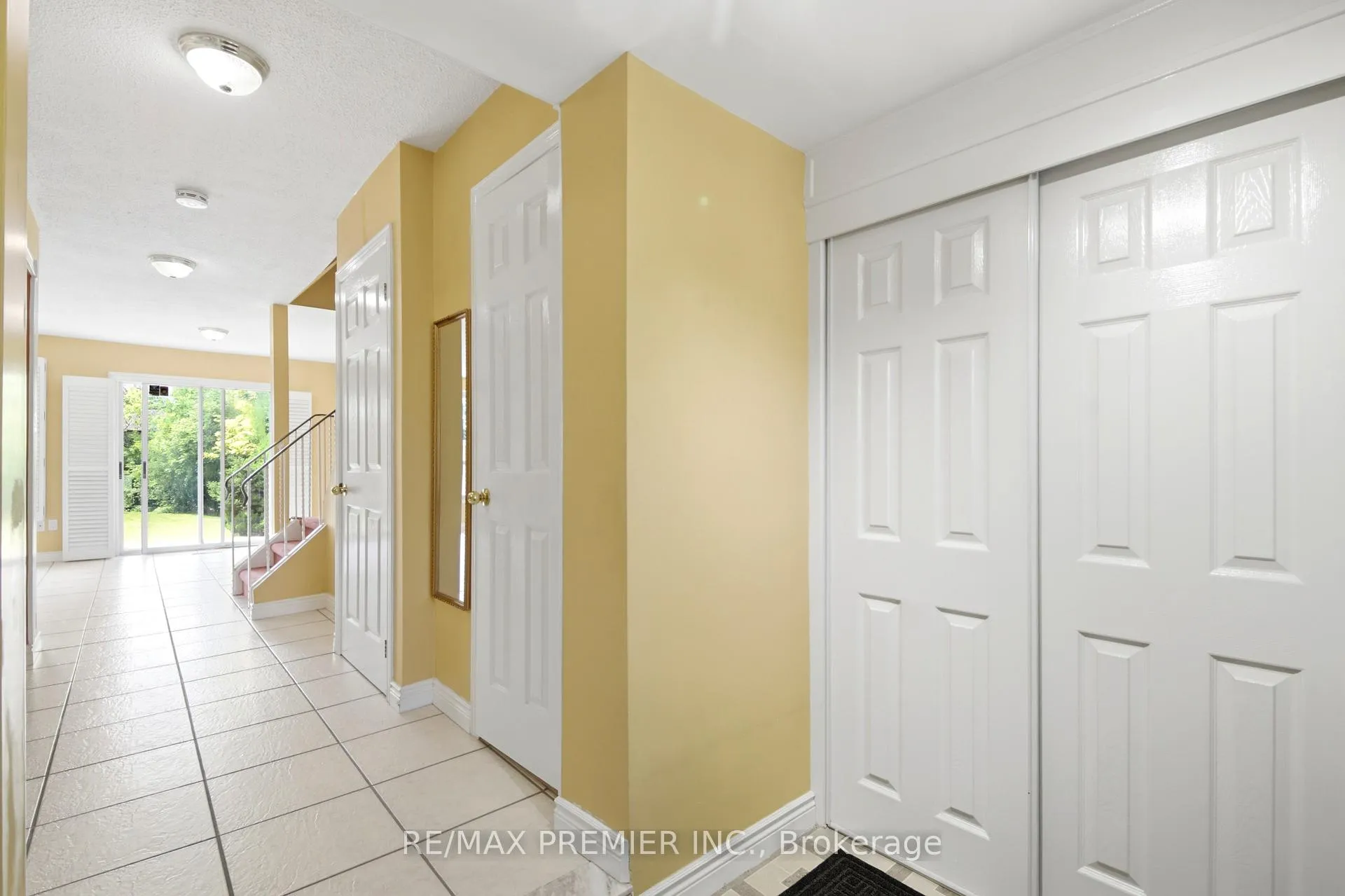 Photo 4 of 10 Ashcroft Court, Vaughan, East Woodbridge — HOMEH