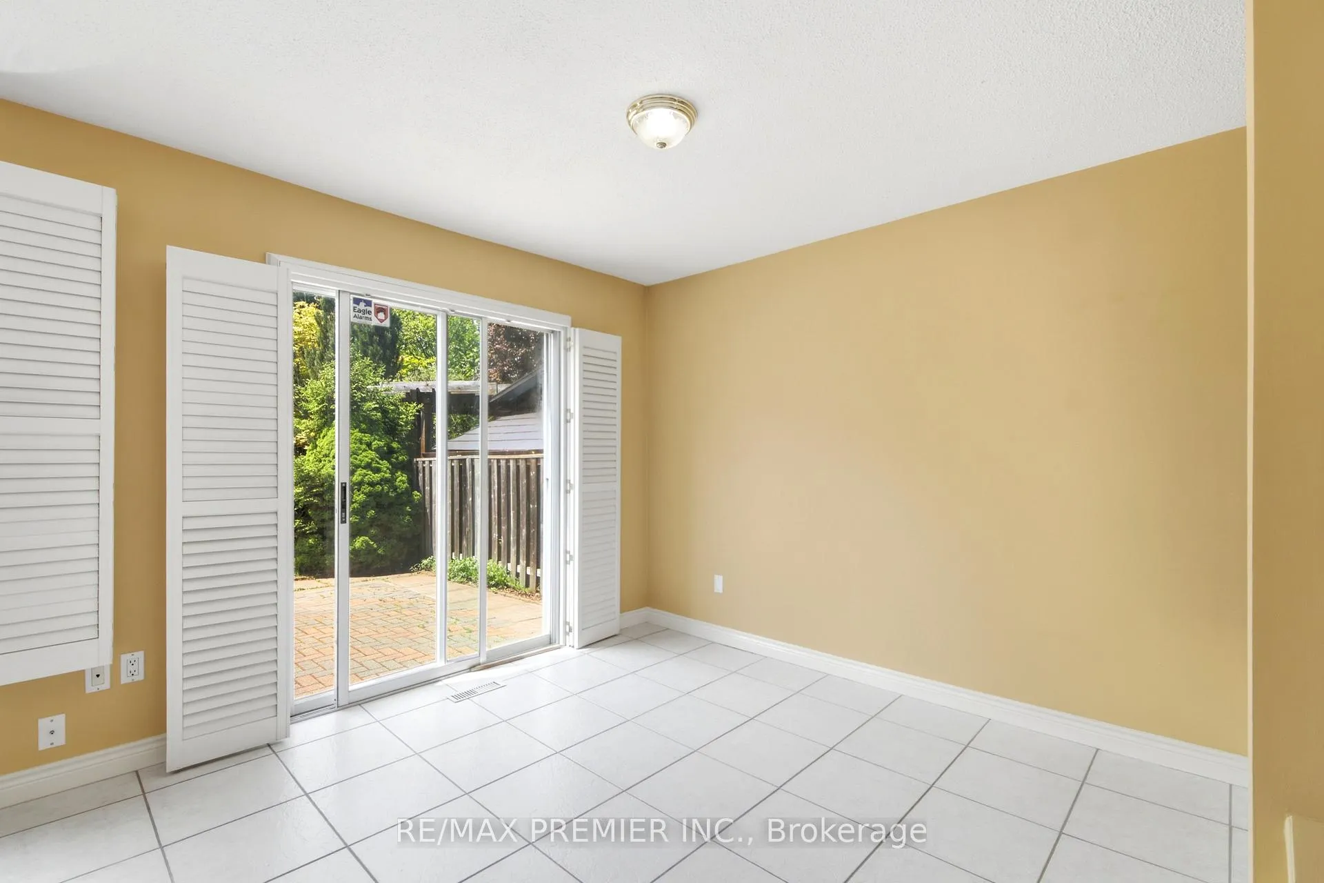 Photo 6 of 10 Ashcroft Court, Vaughan, East Woodbridge — HOMEH