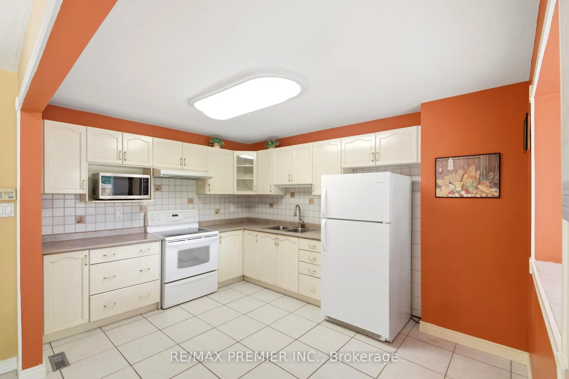 Photo 8 of 10 Ashcroft Court, Vaughan, East Woodbridge — HOMEH