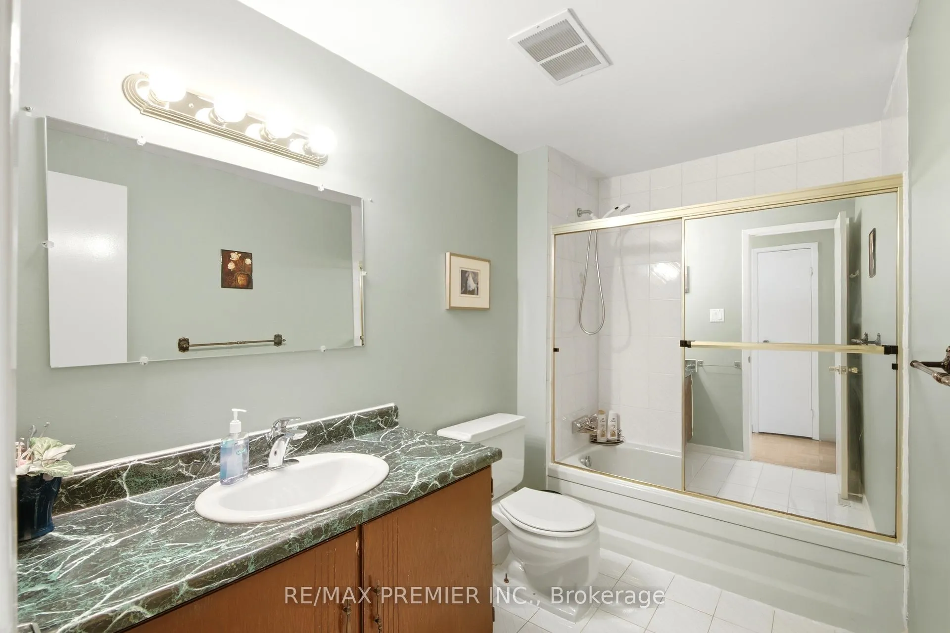 Photo 16 of 10 Ashcroft Court, Vaughan, East Woodbridge — HOMEH