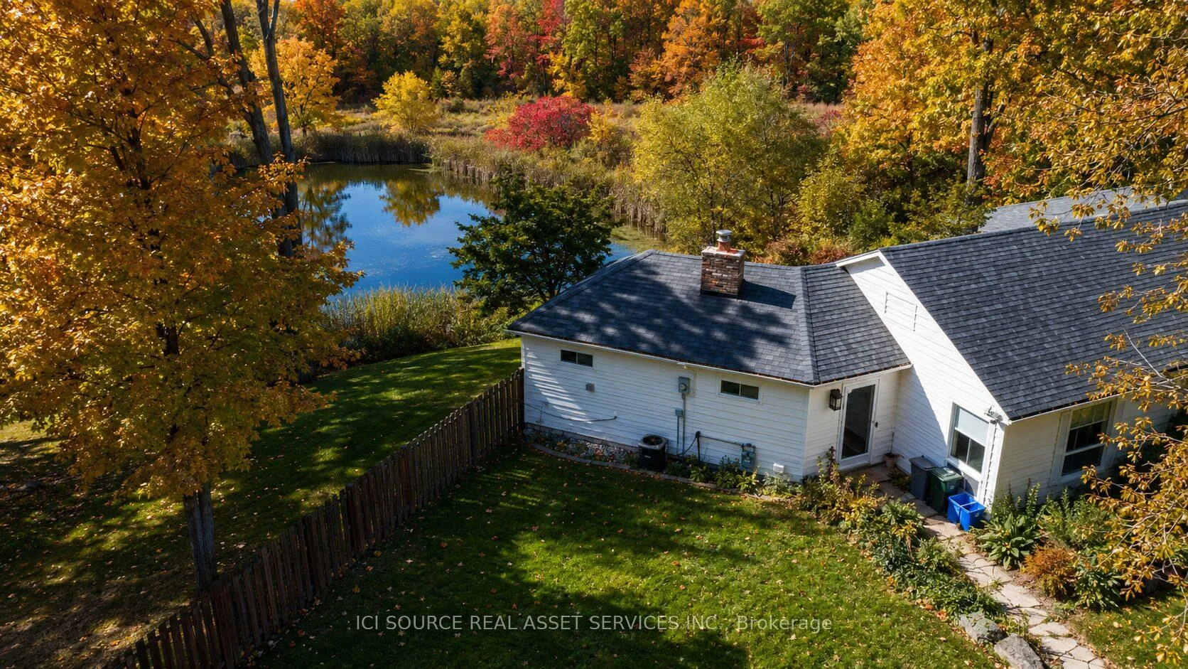 Photo 6 of 8 Renwood Place, Hamilton, Waterdown — HOMEH