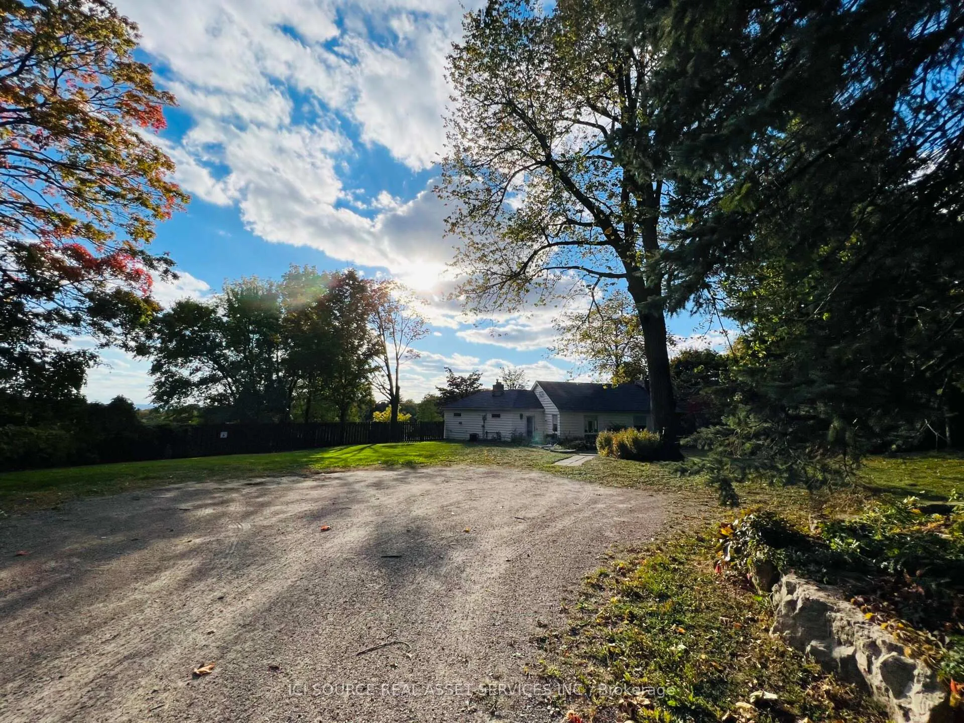 Photo 15 of 8 Renwood Place, Hamilton, Waterdown — HOMEH