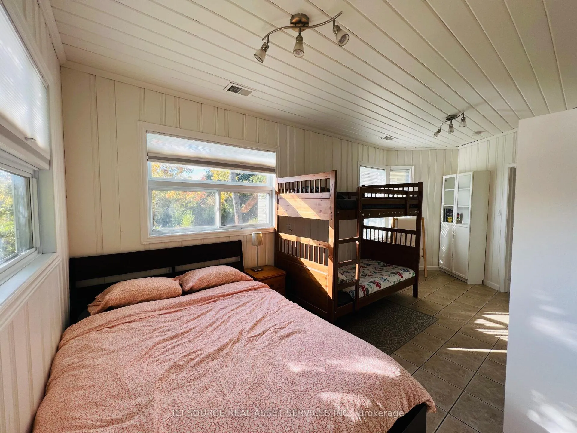 Photo 23 of 8 Renwood Place, Hamilton, Waterdown — HOMEH