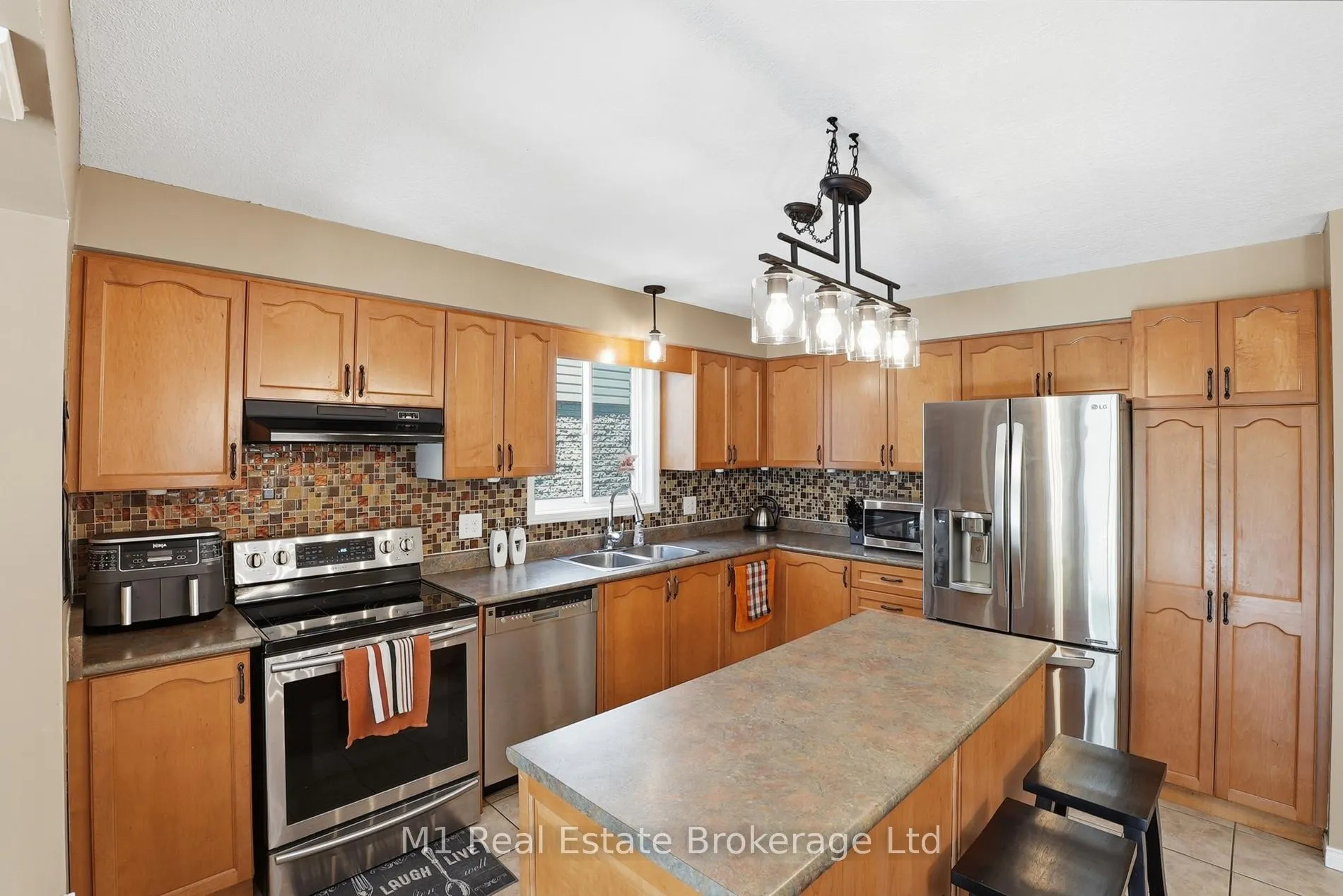 Photo 15 of 99 Teal Drive, Guelph, Kortright Hills — HOMEH