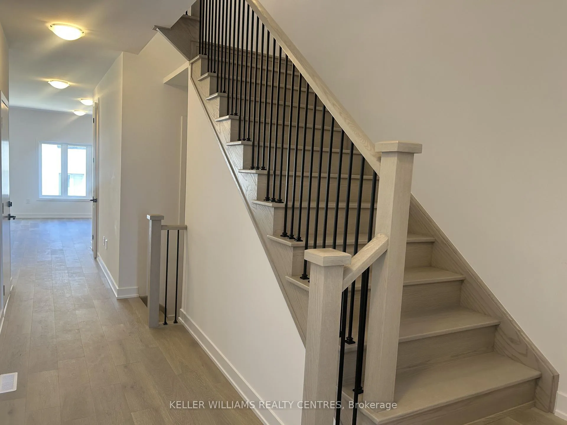 Photo 4 of 22 McAush Street, Barrie, Rural Barrie Southeast — HOMEH