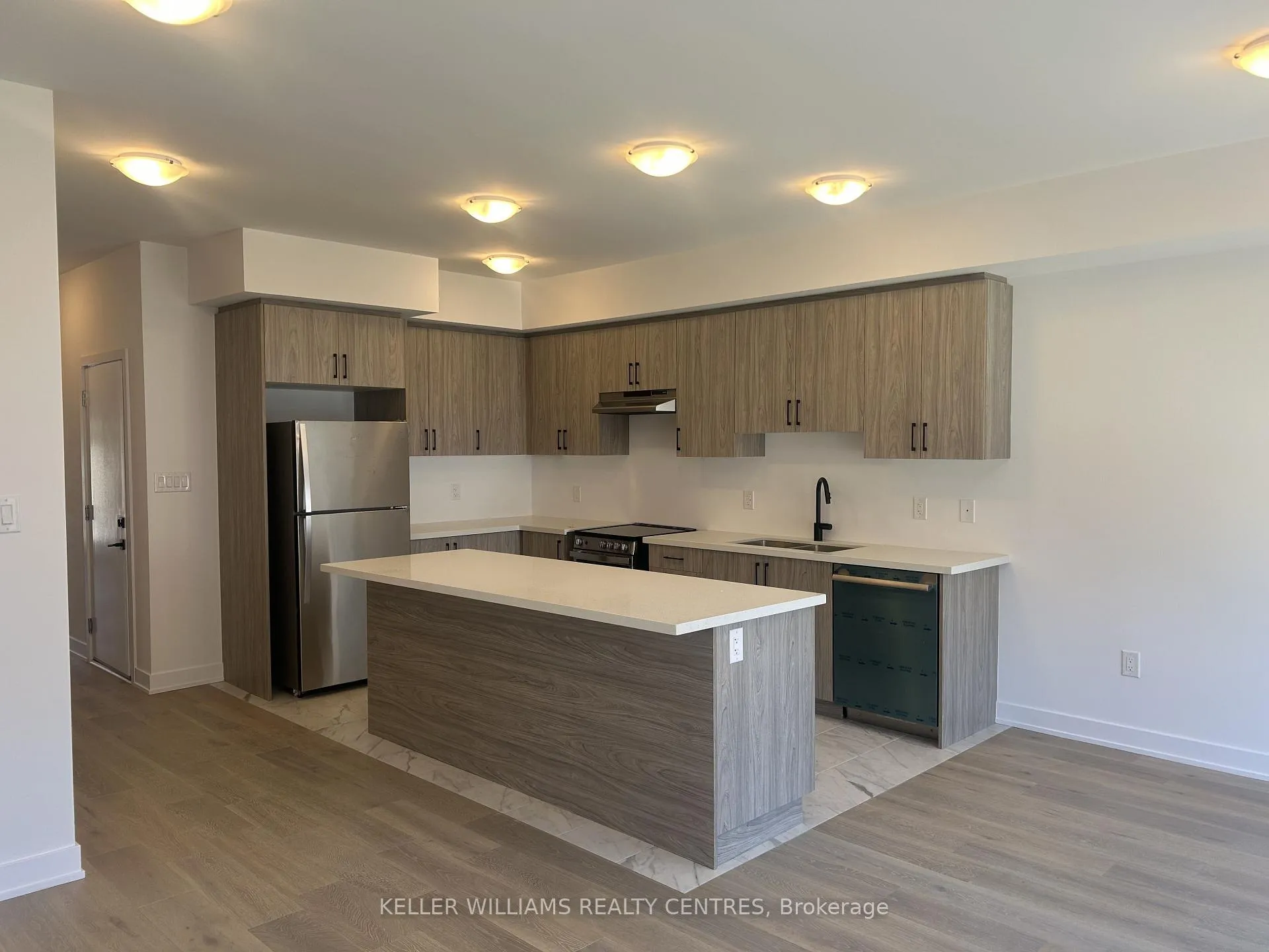 Photo 5 of 22 McAush Street, Barrie, Rural Barrie Southeast — HOMEH