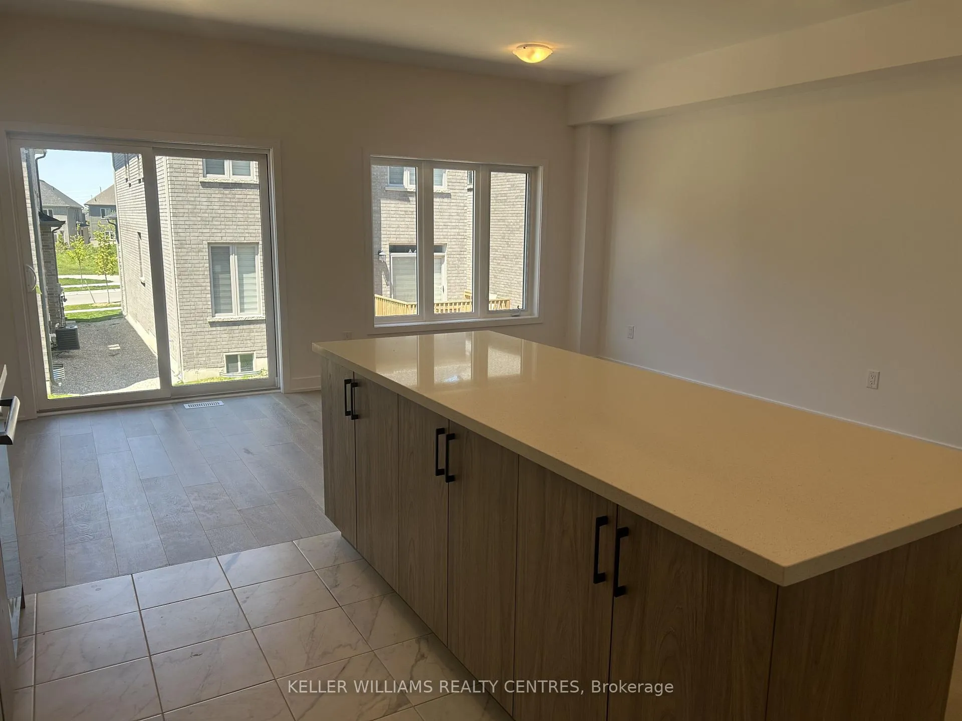 Photo 7 of 22 McAush Street, Barrie, Rural Barrie Southeast — HOMEH