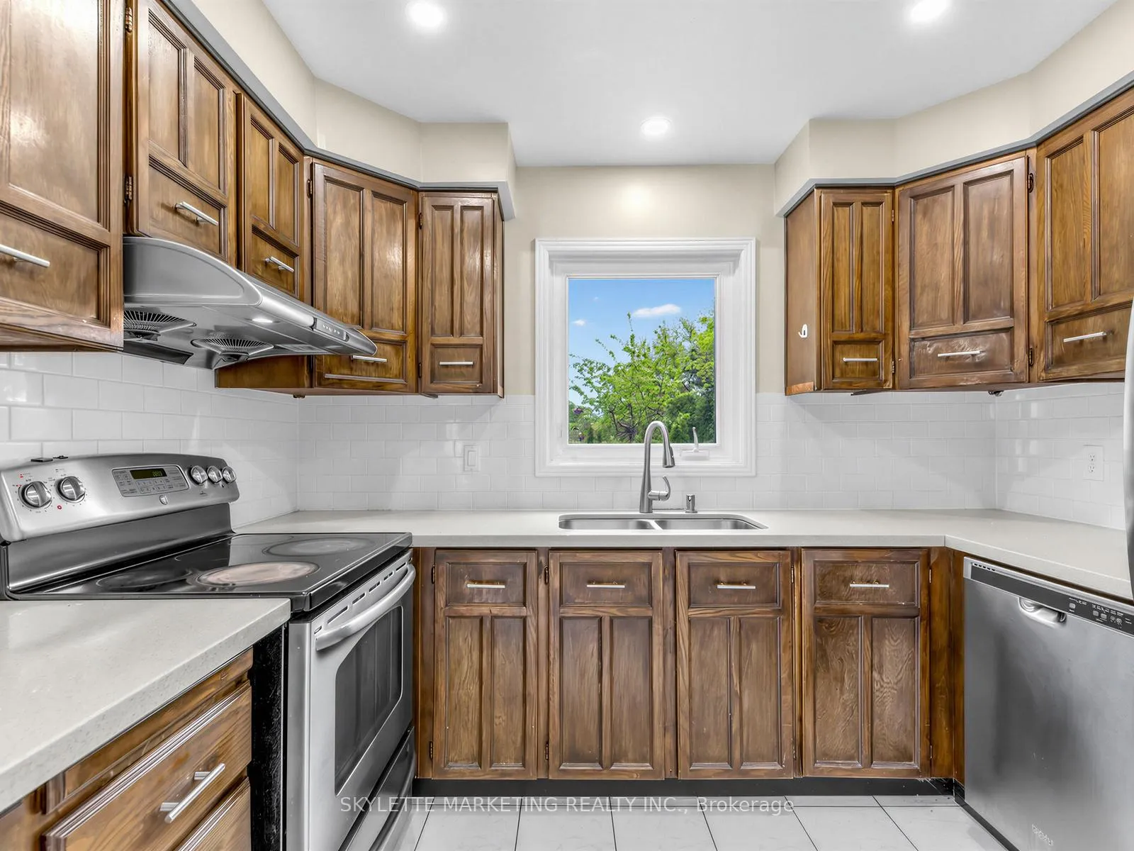 Photo 3 of 23 Willowbrook Road, Markham, Aileen-Willowbrook — HOMEH