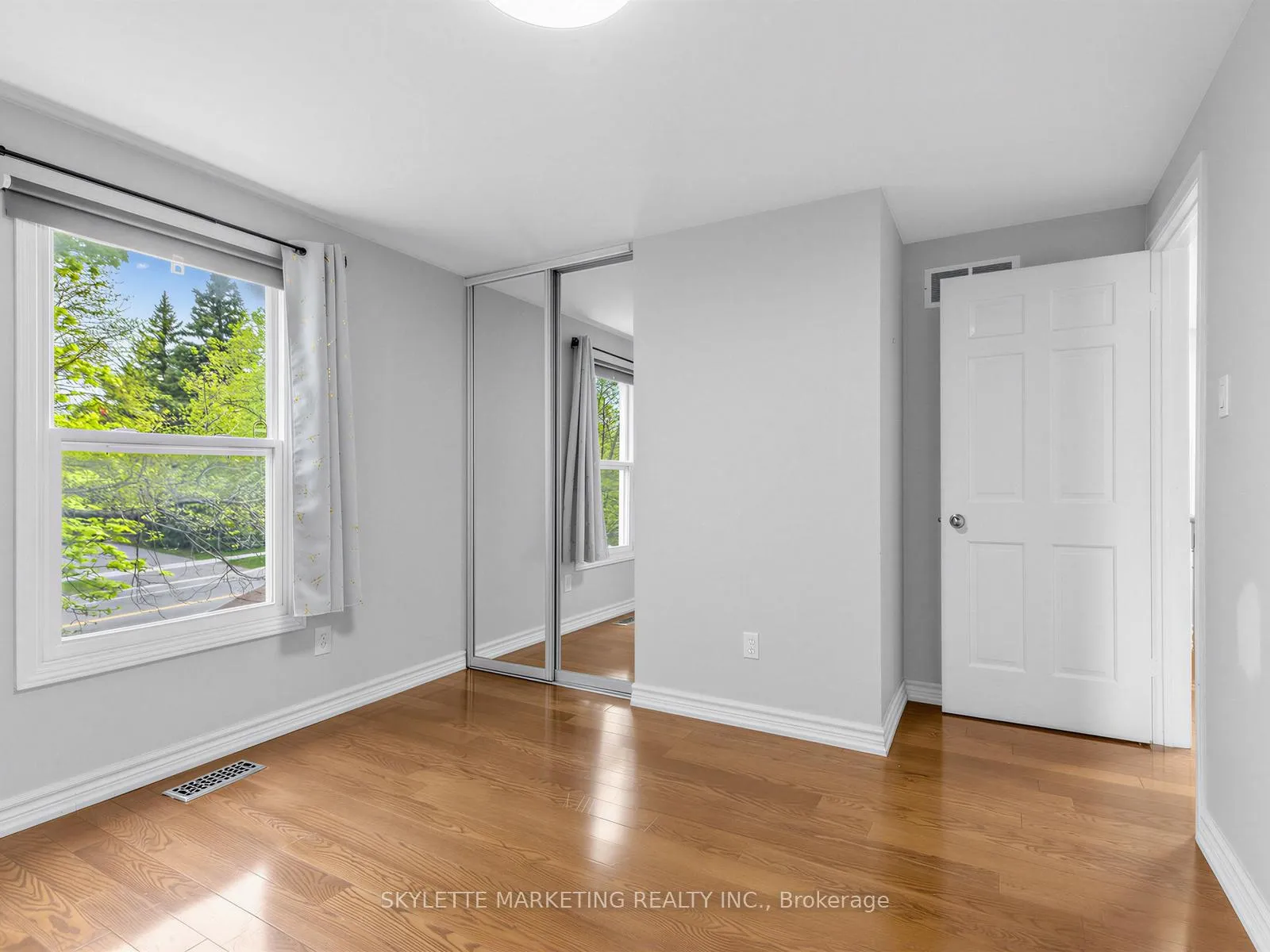 Photo 8 of 23 Willowbrook Road, Markham, Aileen-Willowbrook — HOMEH