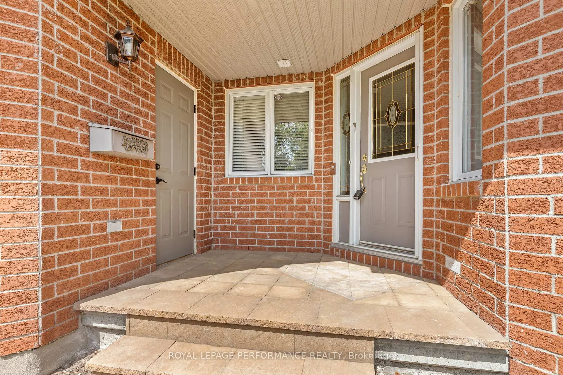 Photo 3 of 7 Roseglen Private, Ottawa, Playfair Park — HOMEH