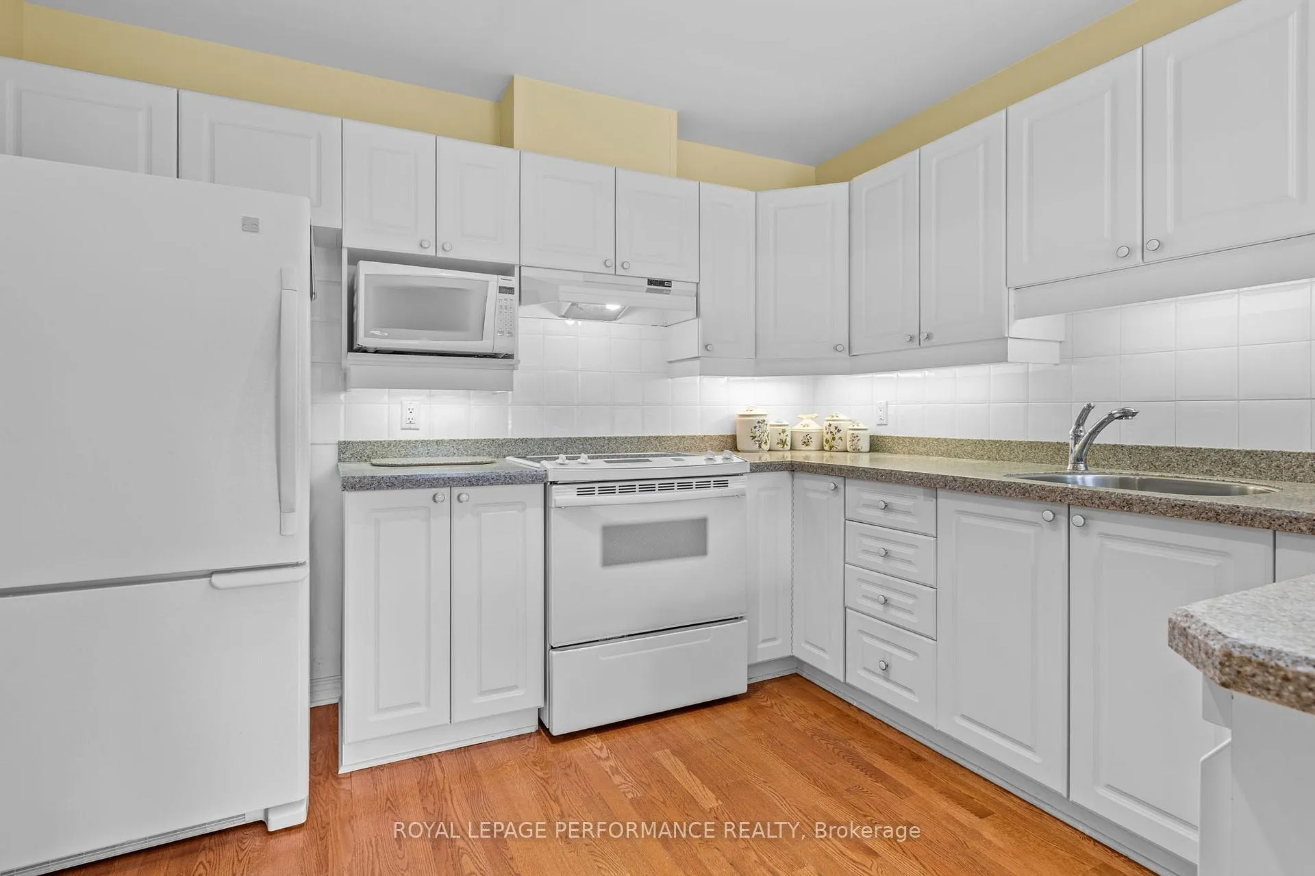 Photo 6 of 7 Roseglen Private, Ottawa, Playfair Park — HOMEH