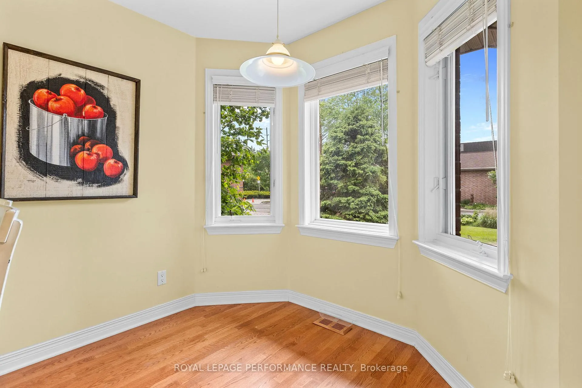 Photo 9 of 7 Roseglen Private, Ottawa, Playfair Park — HOMEH