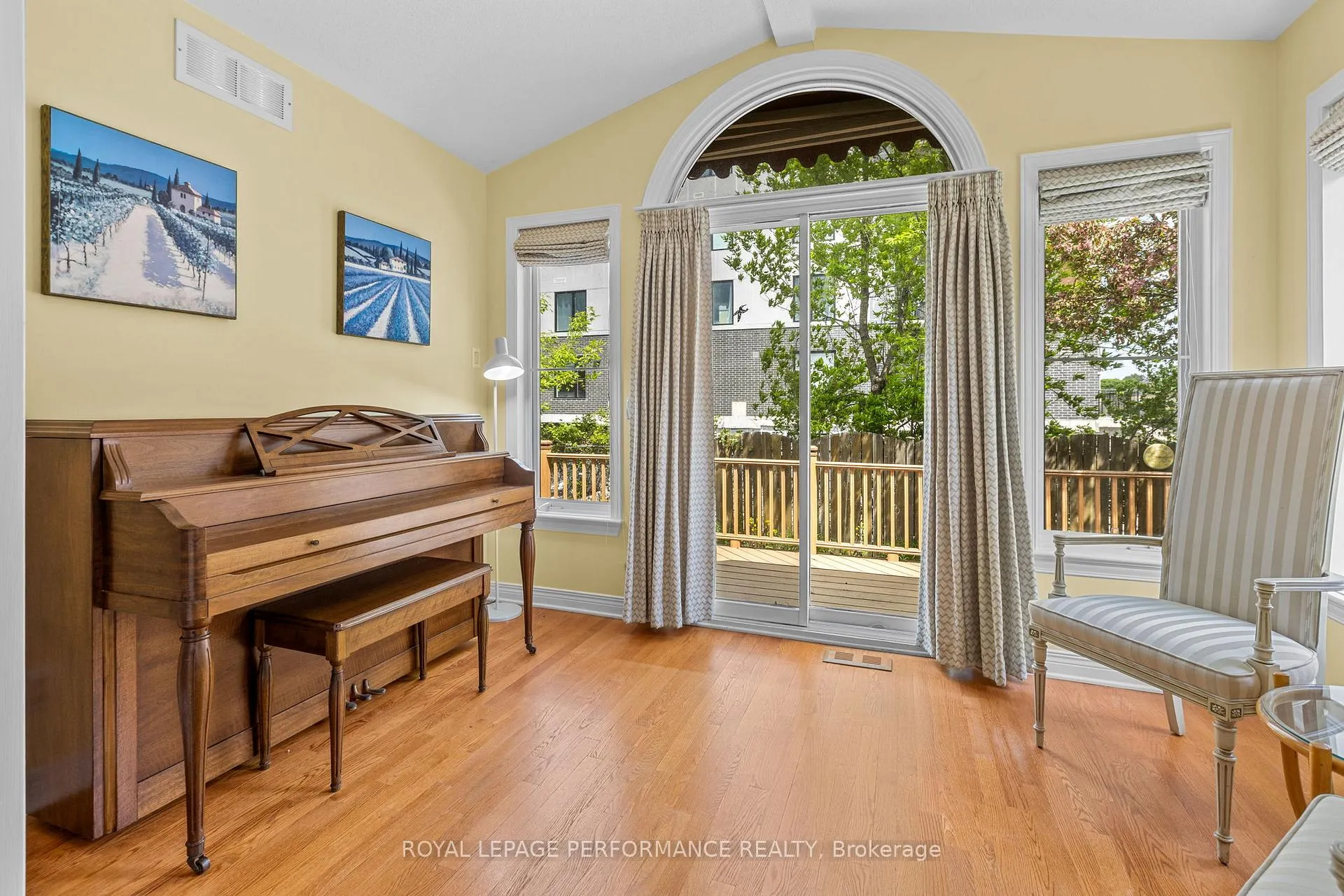 Photo 15 of 7 Roseglen Private, Ottawa, Playfair Park — HOMEH