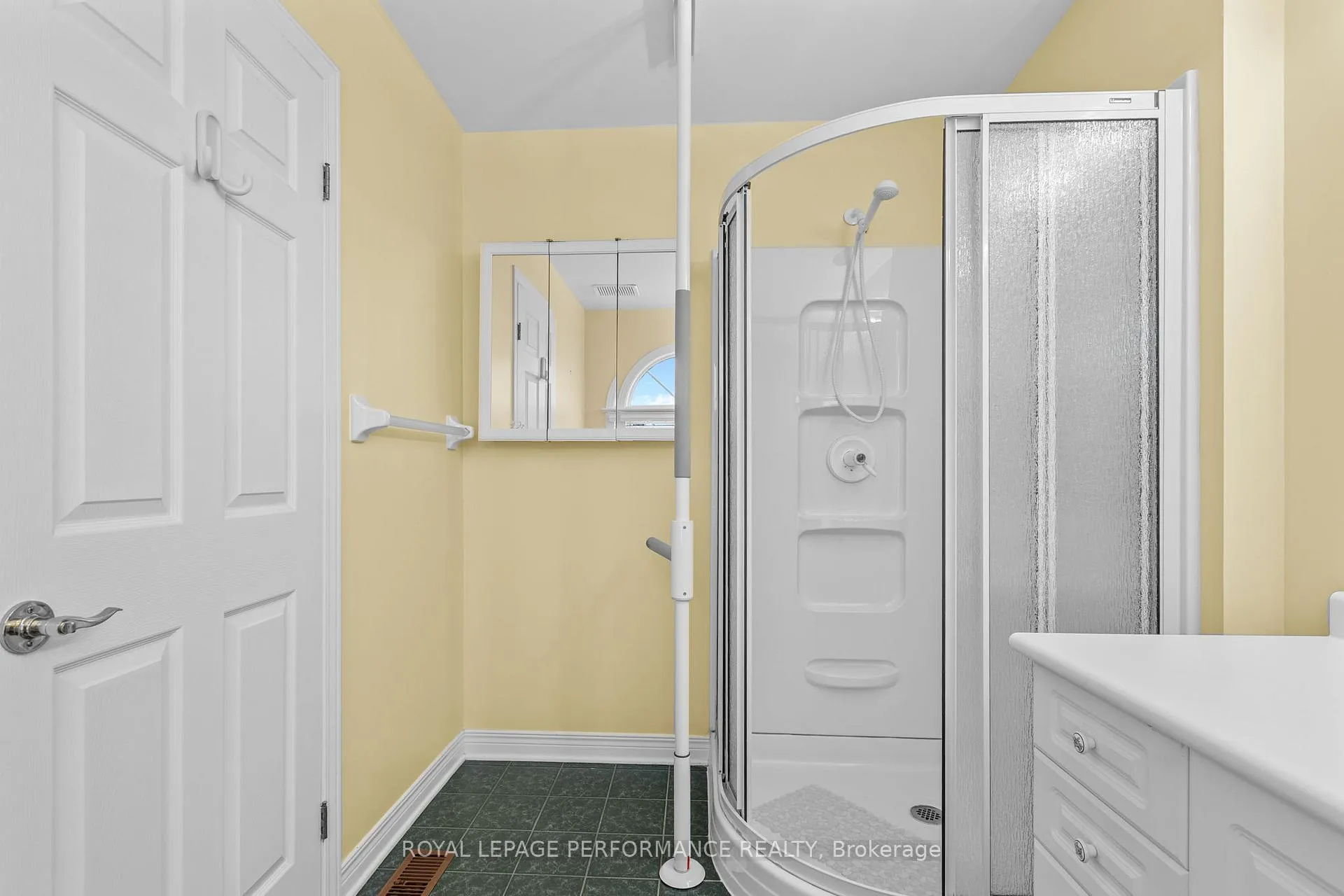 Photo 22 of 7 Roseglen Private, Ottawa, Playfair Park — HOMEH