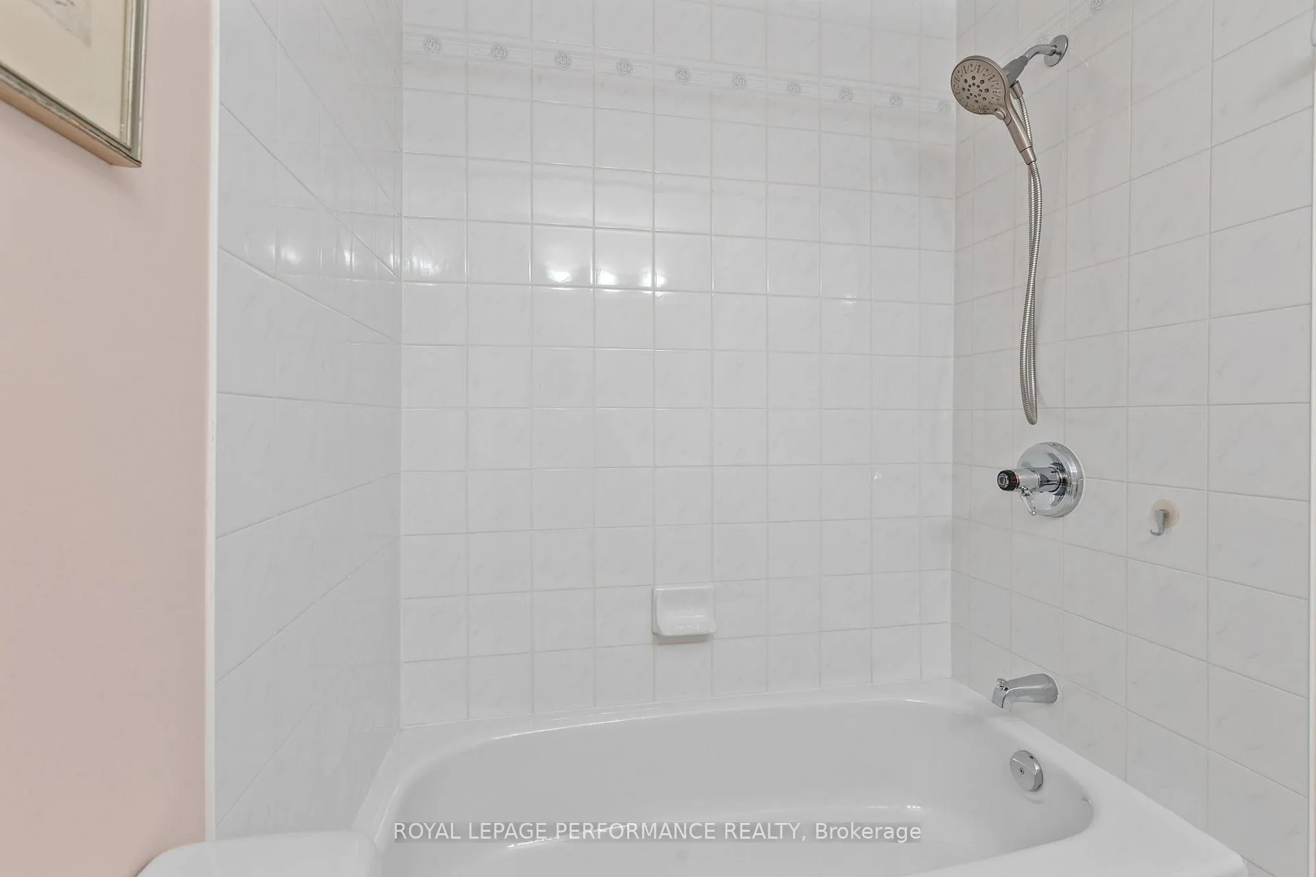 Photo 26 of 7 Roseglen Private, Ottawa, Playfair Park — HOMEH