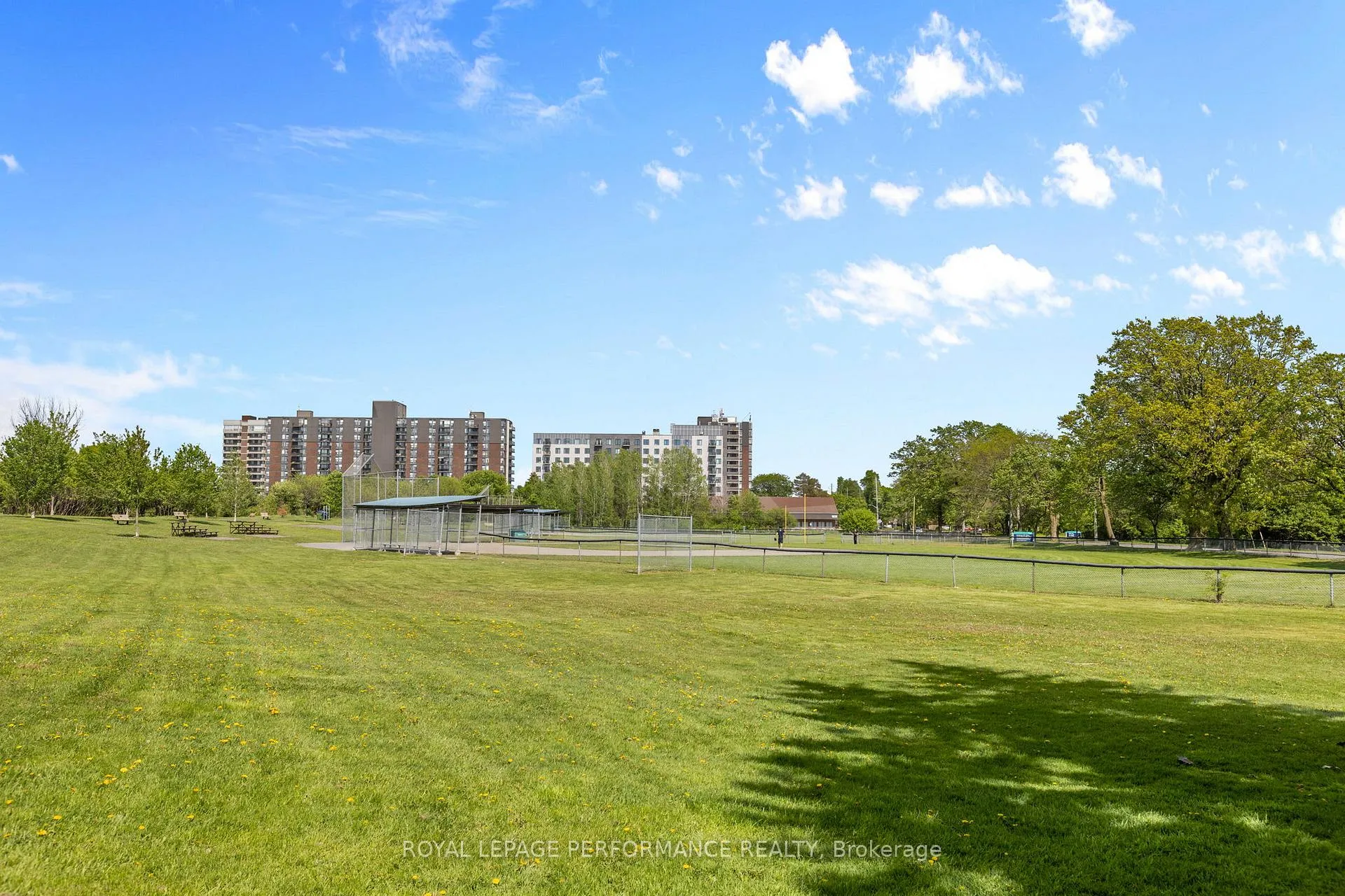 Photo 38 of 7 Roseglen Private, Ottawa, Playfair Park — HOMEH