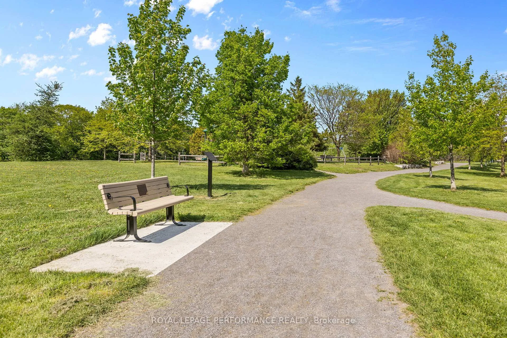 Photo 39 of 7 Roseglen Private, Ottawa, Playfair Park — HOMEH
