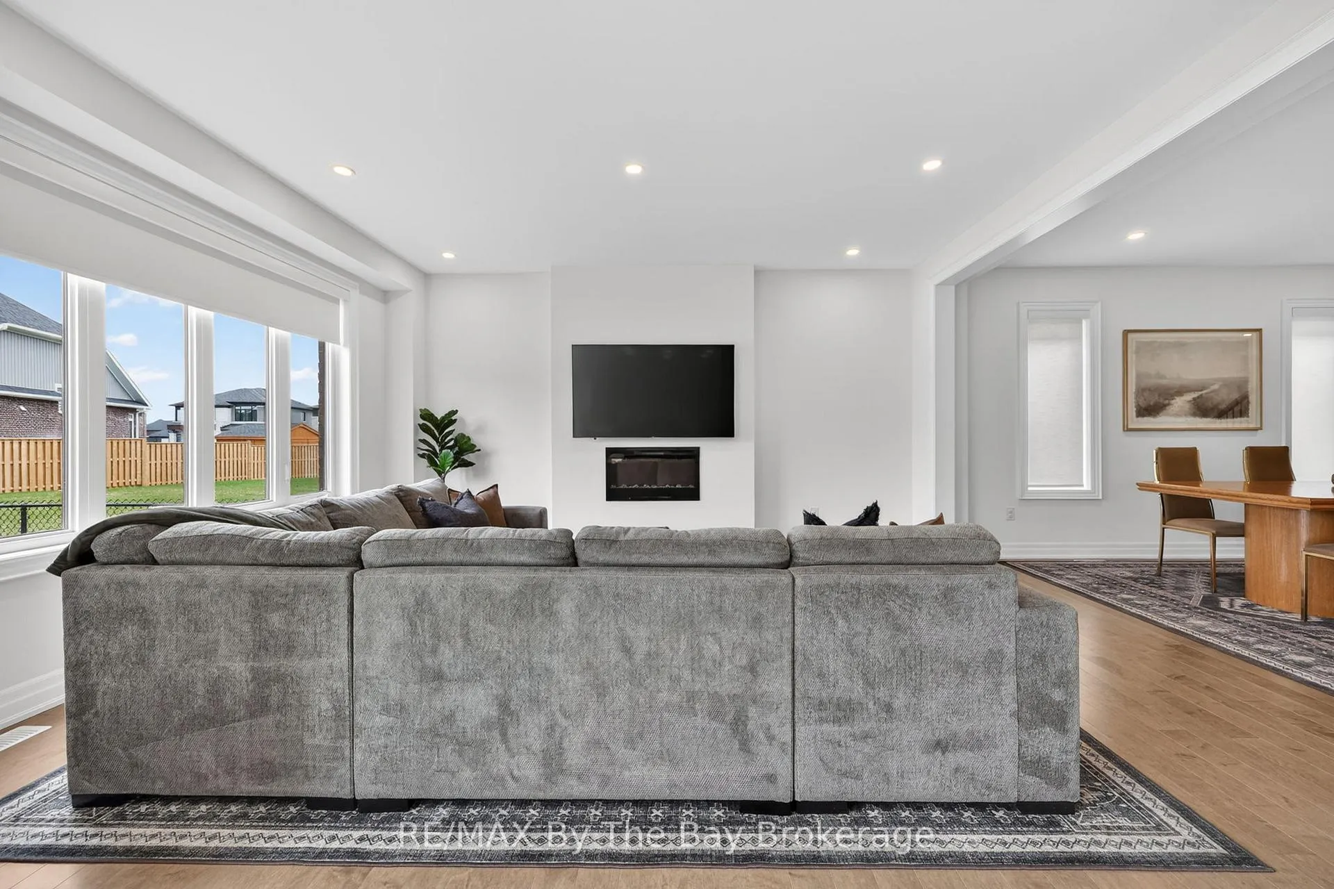 Photo 14 of 167 Rosanne Circle, Wasaga Beach — HOMEH