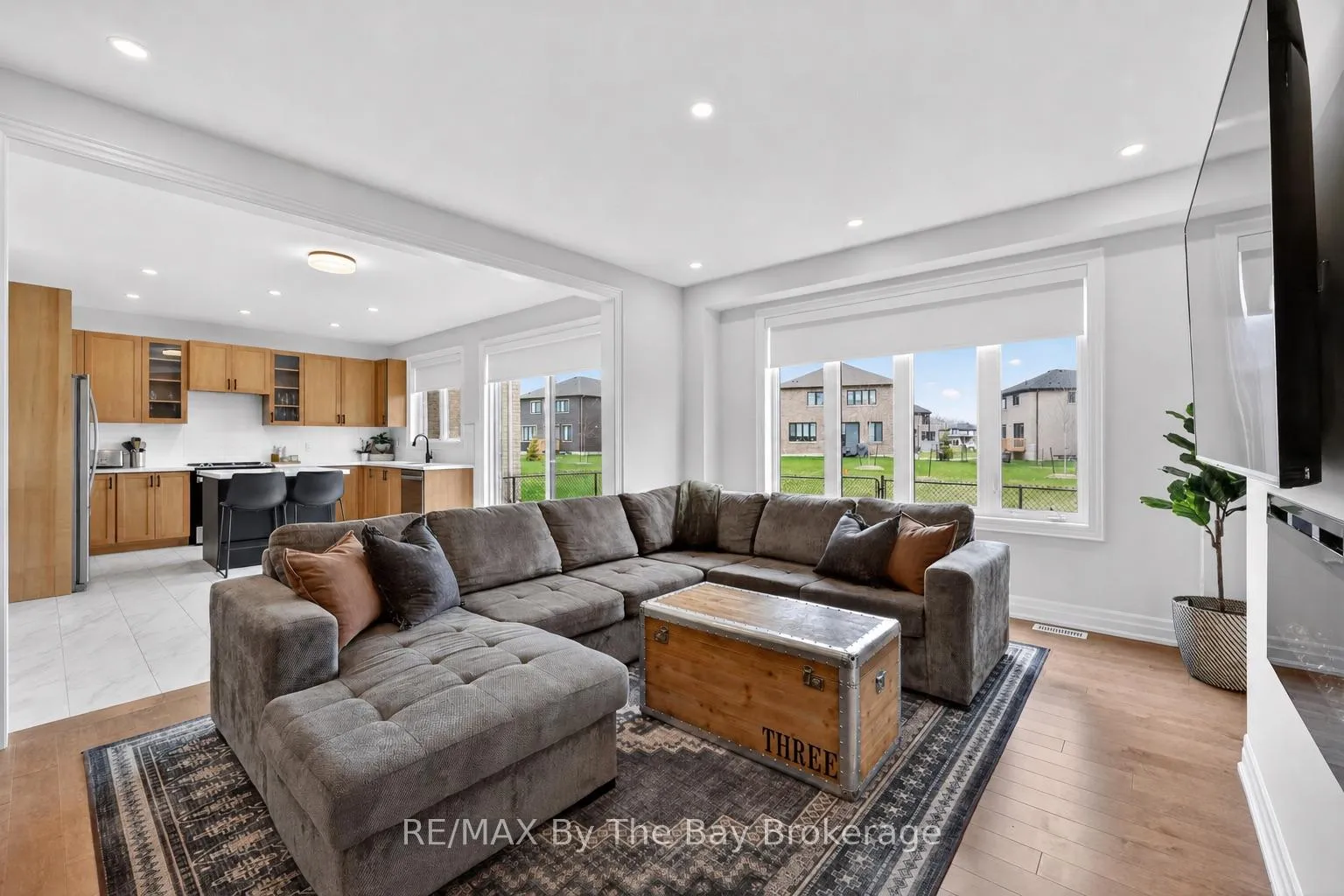 Photo 16 of 167 Rosanne Circle, Wasaga Beach — HOMEH