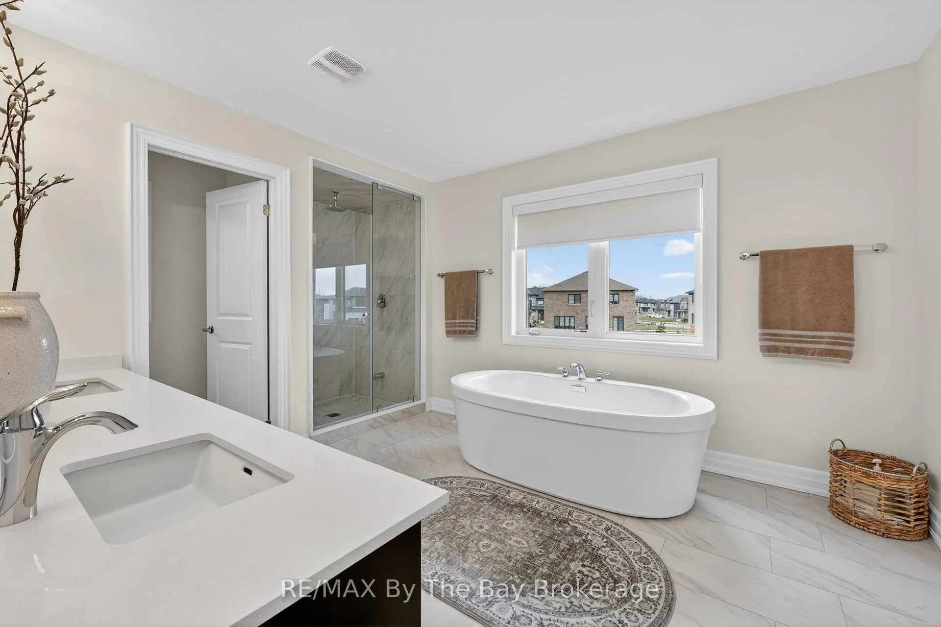 Photo 23 of 167 Rosanne Circle, Wasaga Beach — HOMEH