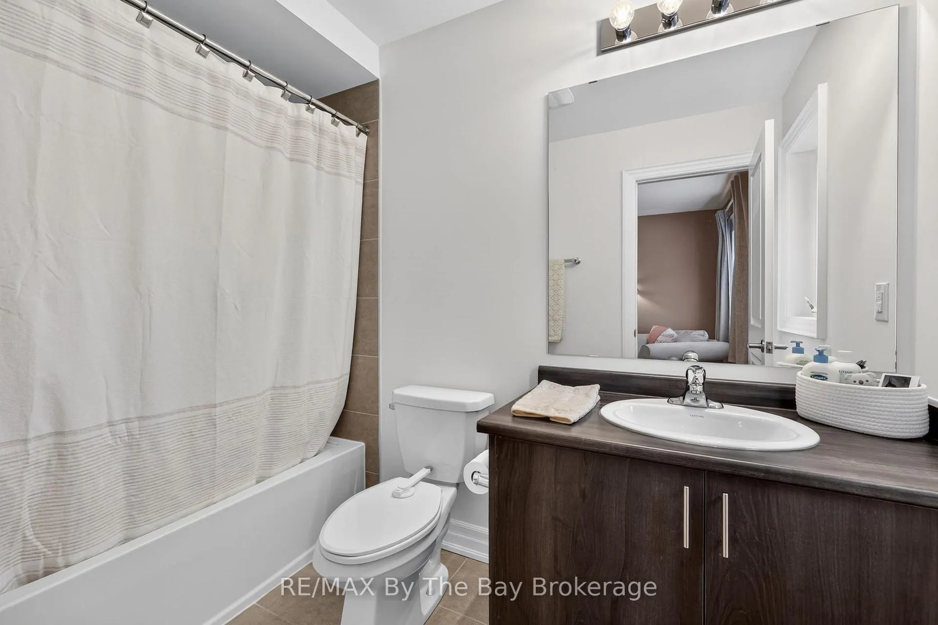 Photo 27 of 167 Rosanne Circle, Wasaga Beach — HOMEH