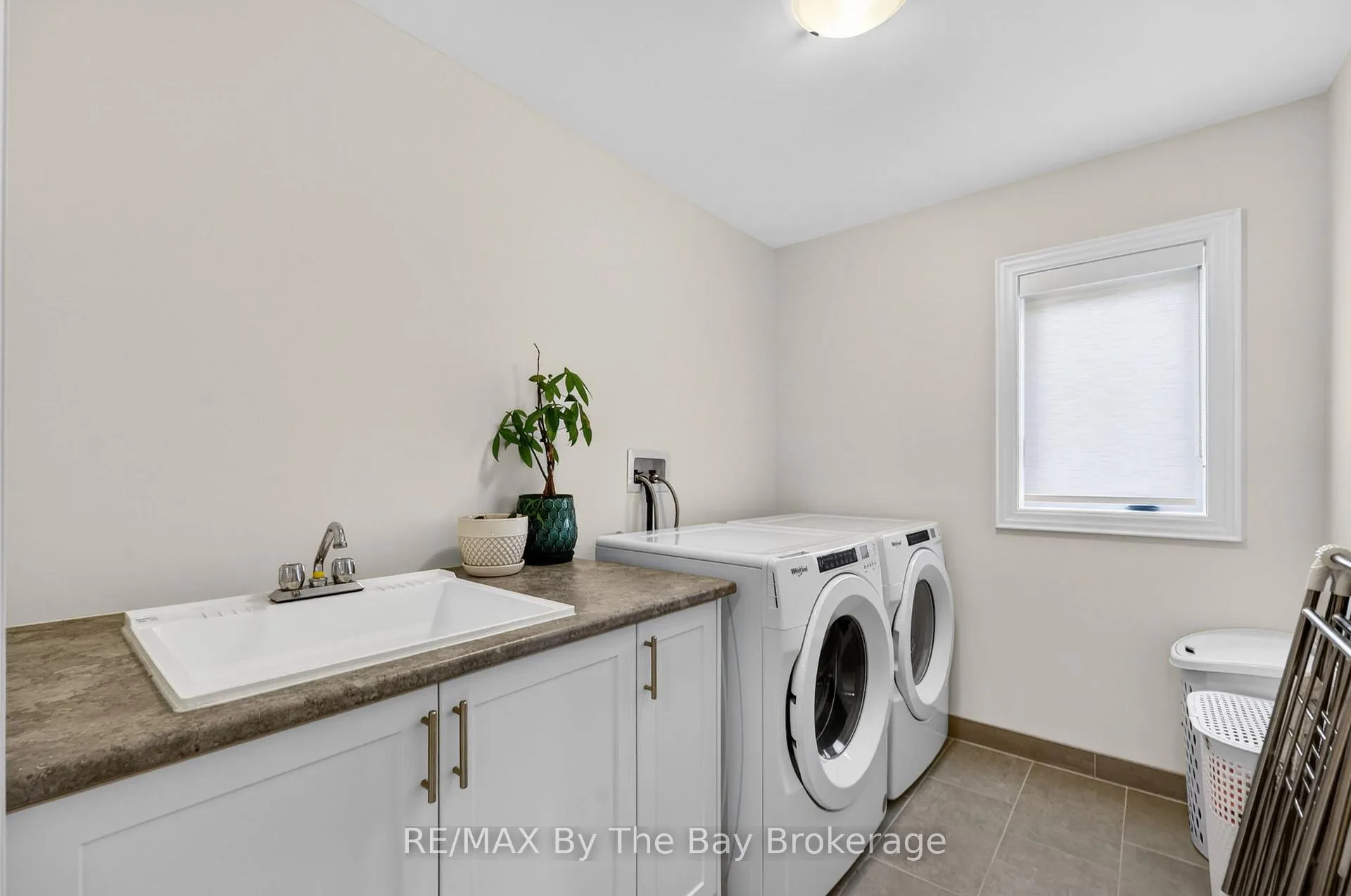 Photo 35 of 167 Rosanne Circle, Wasaga Beach — HOMEH