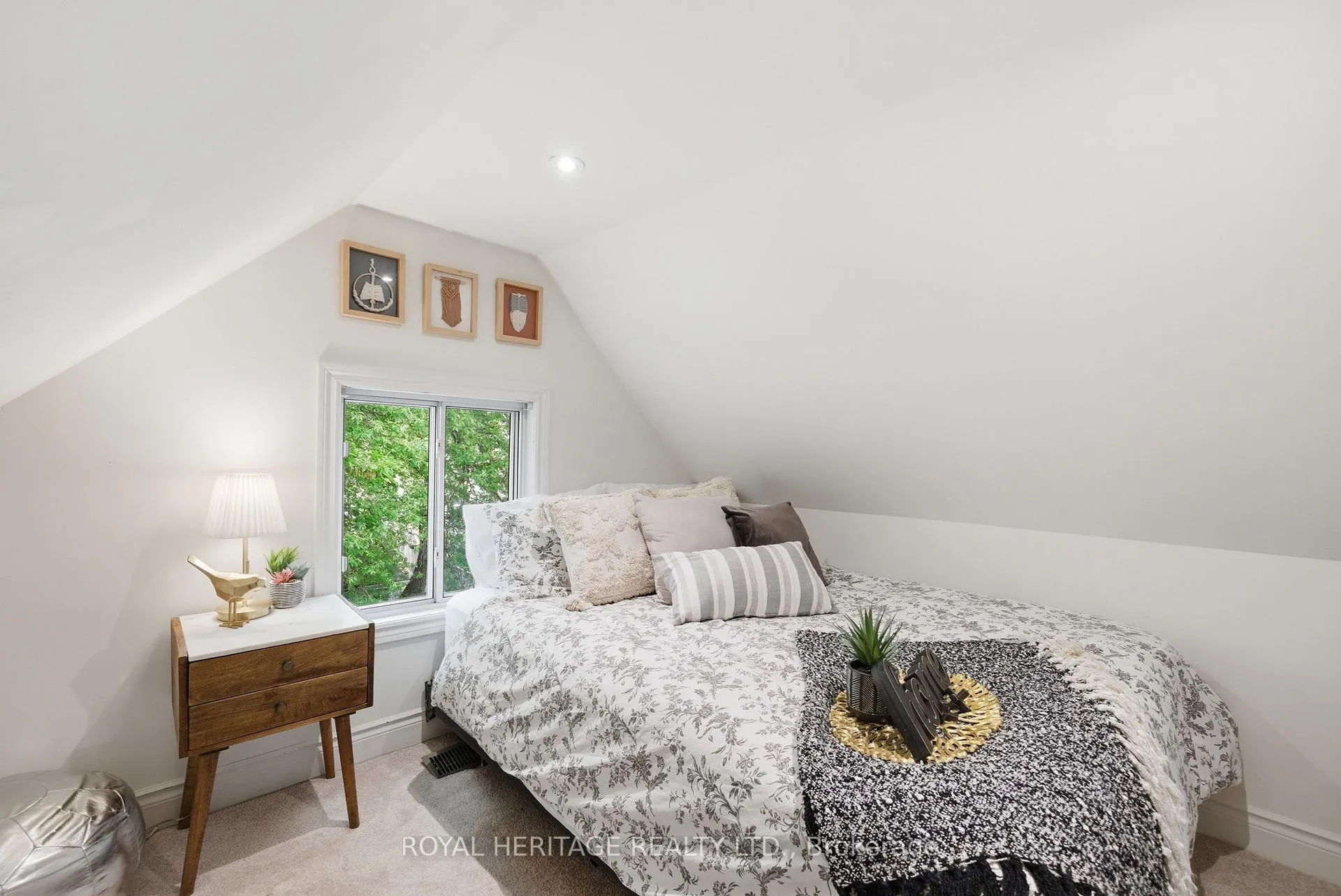 Photo 19 of 268 Hiawatha Road, Toronto, Greenwood-Coxwell — HOMEH