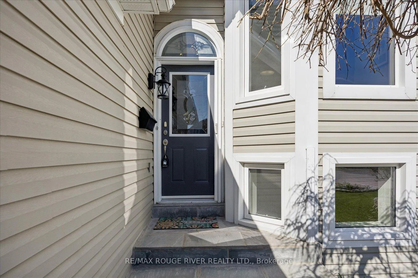 Photo 2 of 8 Rosemarie Crescent, Whitby, Brooklin — HOMEH
