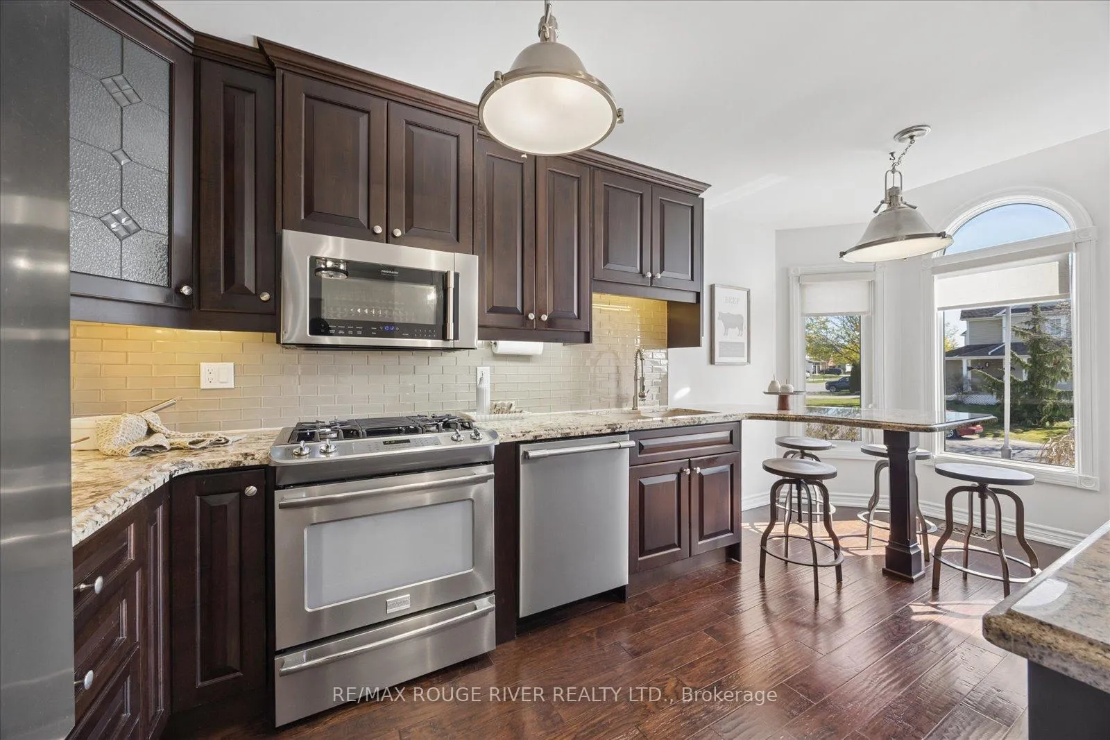 Photo 4 of 8 Rosemarie Crescent, Whitby, Brooklin — HOMEH