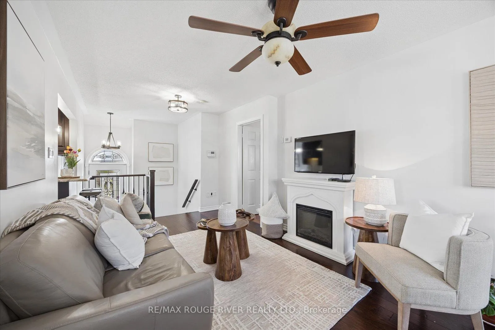 Photo 9 of 8 Rosemarie Crescent, Whitby, Brooklin — HOMEH