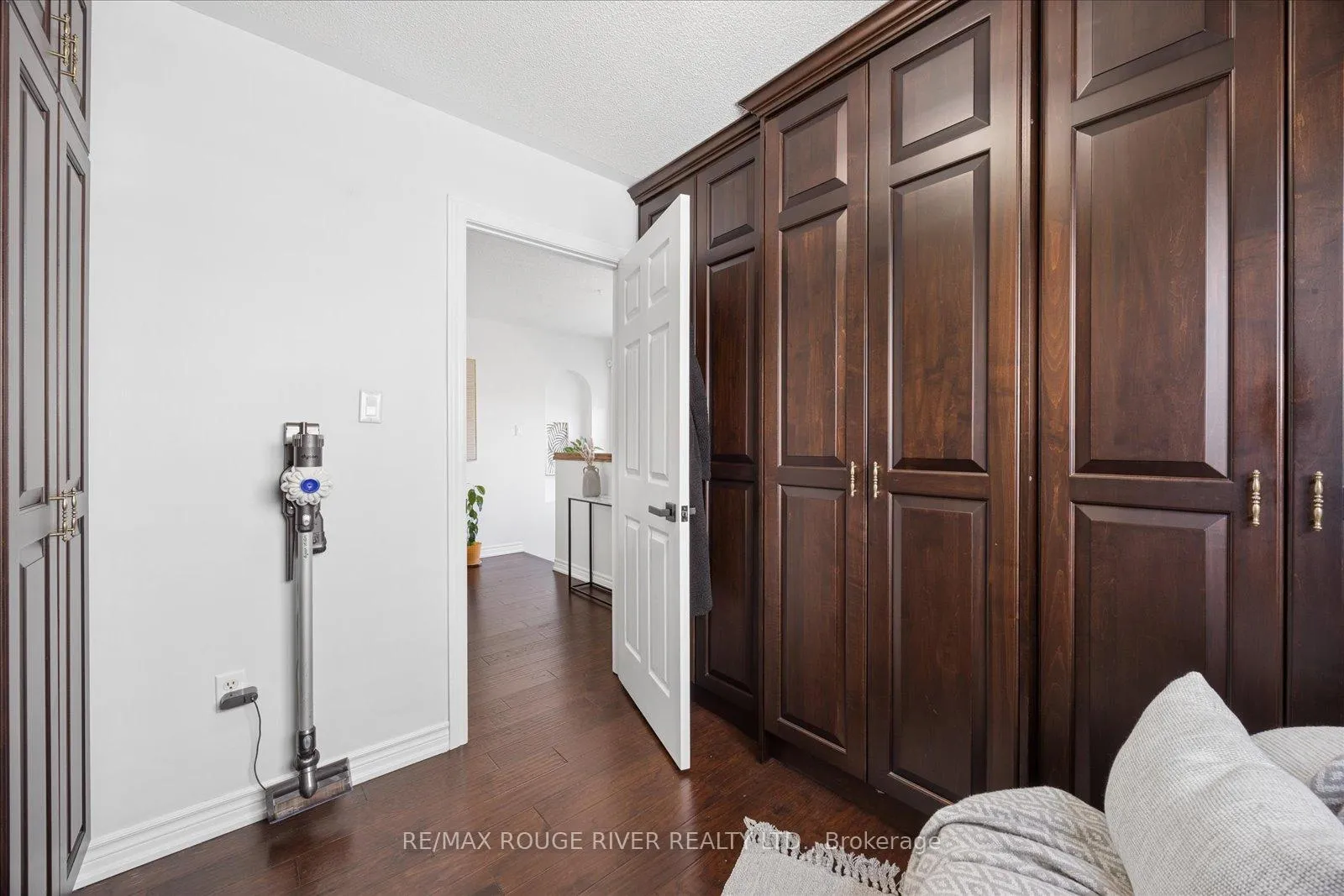 Photo 19 of 8 Rosemarie Crescent, Whitby, Brooklin — HOMEH