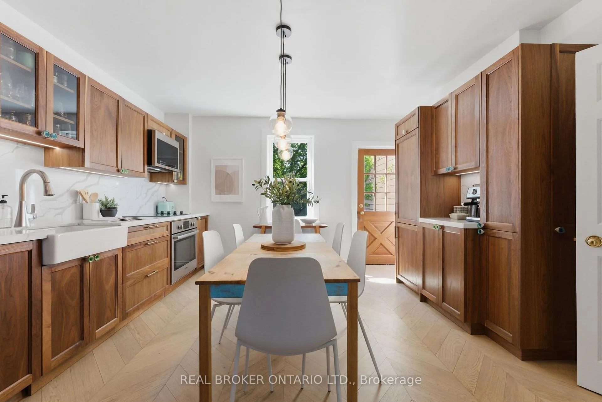 Photo 1 of 833 Sammon Avenue, Toronto, Danforth Village-East York — HOMEH