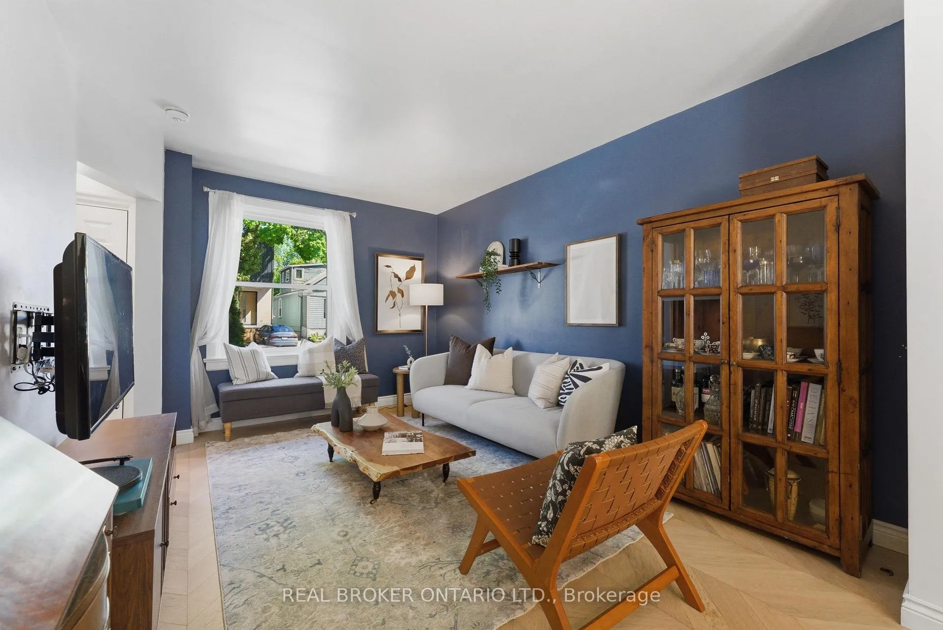 Photo 3 of 833 Sammon Avenue, Toronto, Danforth Village-East York — HOMEH