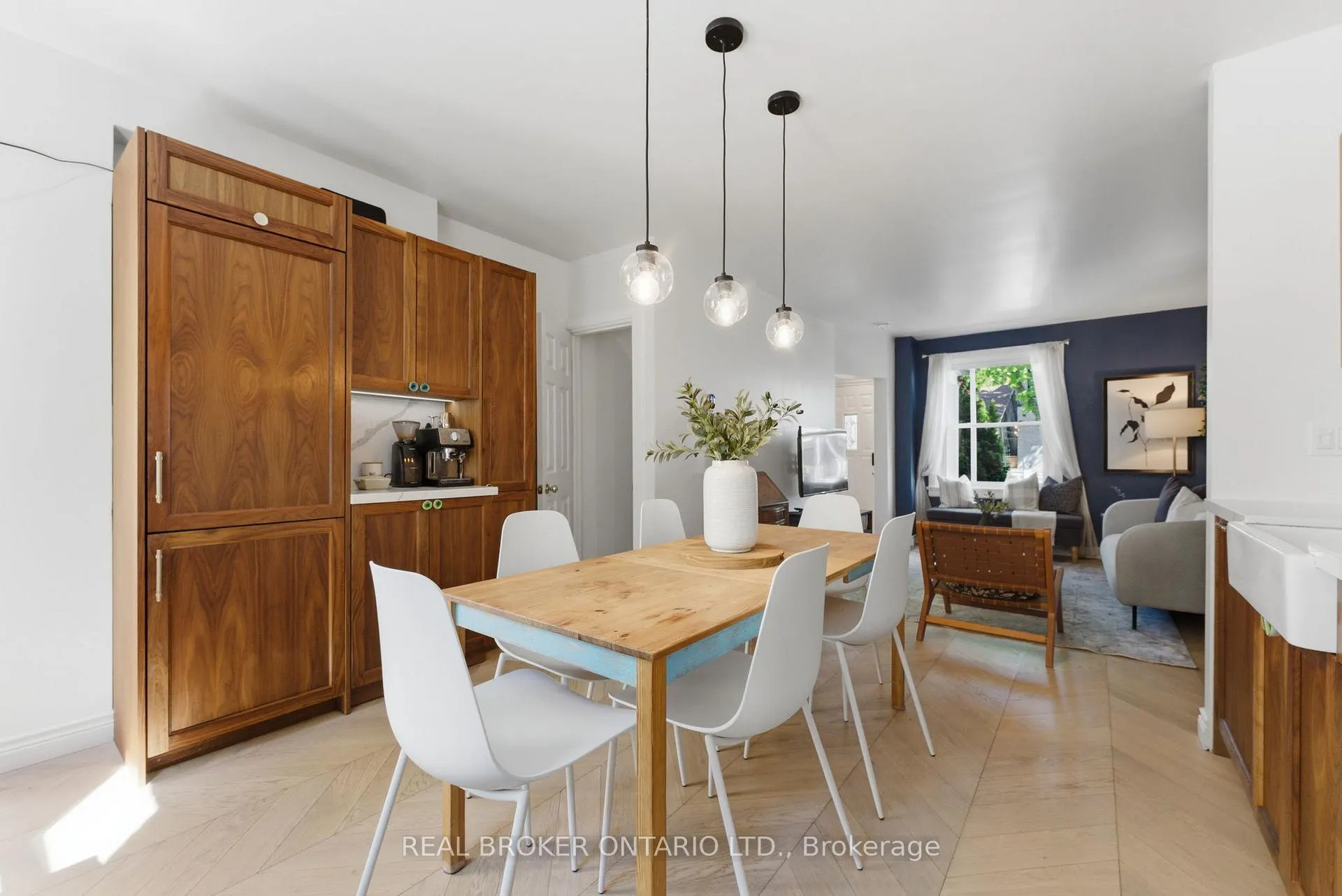 Photo 6 of 833 Sammon Avenue, Toronto, Danforth Village-East York — HOMEH