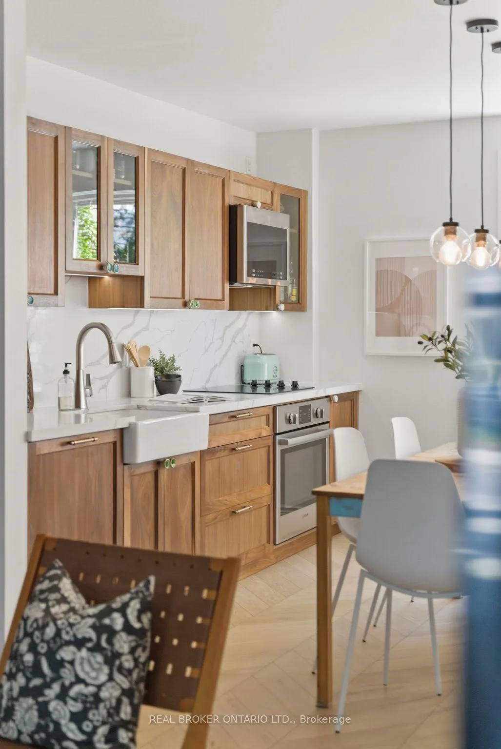 Photo 7 of 833 Sammon Avenue, Toronto, Danforth Village-East York — HOMEH