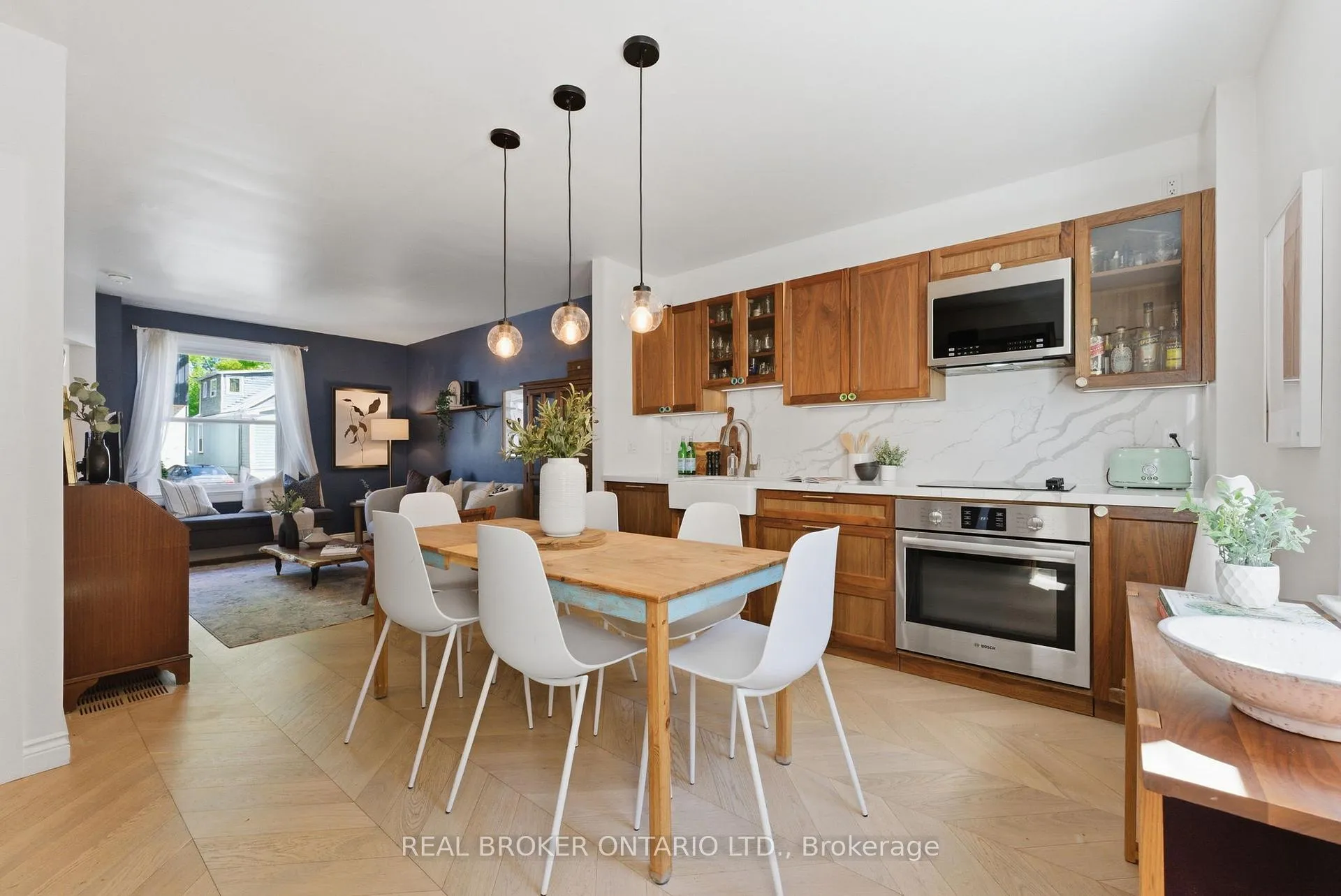 Photo 8 of 833 Sammon Avenue, Toronto, Danforth Village-East York — HOMEH