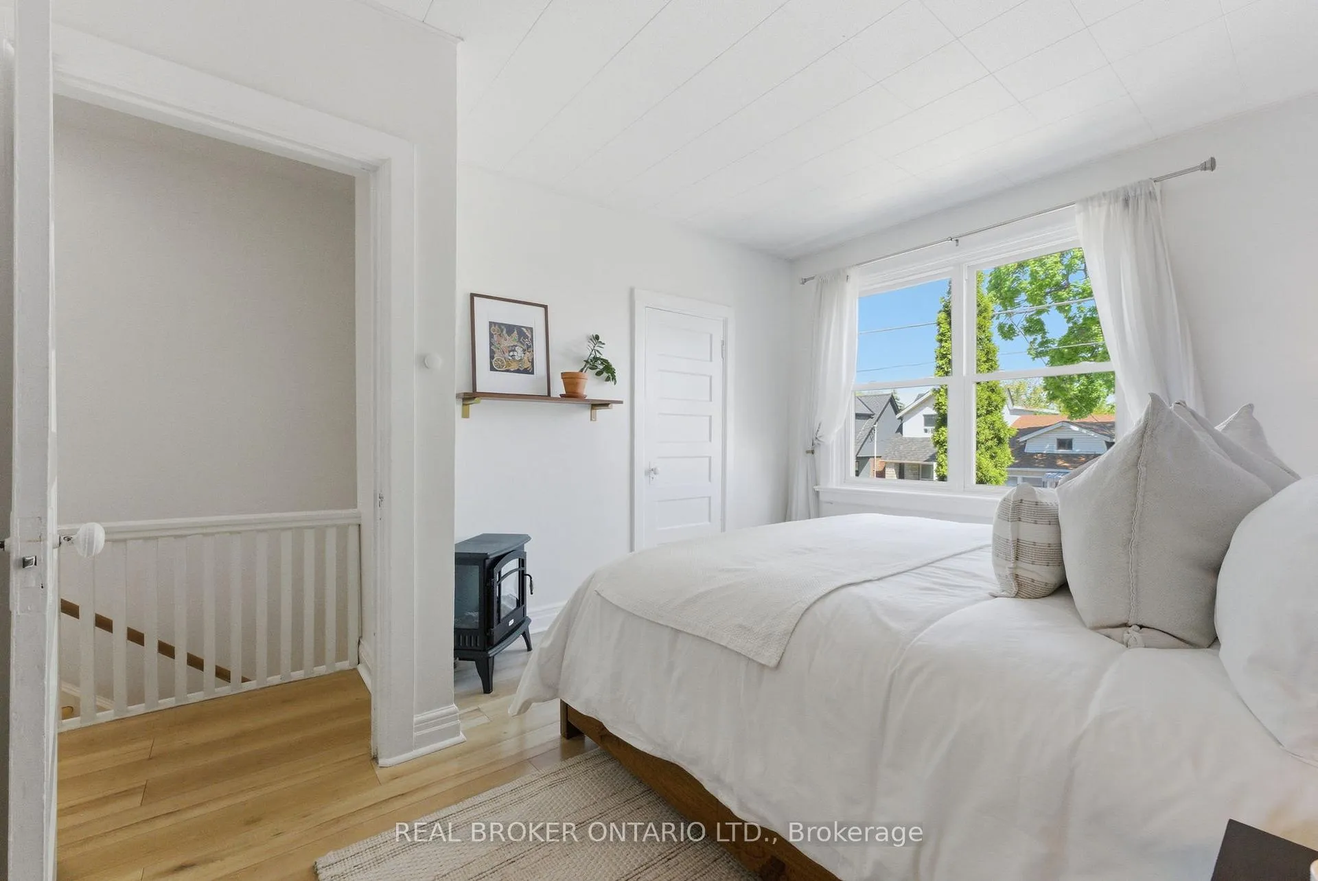 Photo 14 of 833 Sammon Avenue, Toronto, Danforth Village-East York — HOMEH