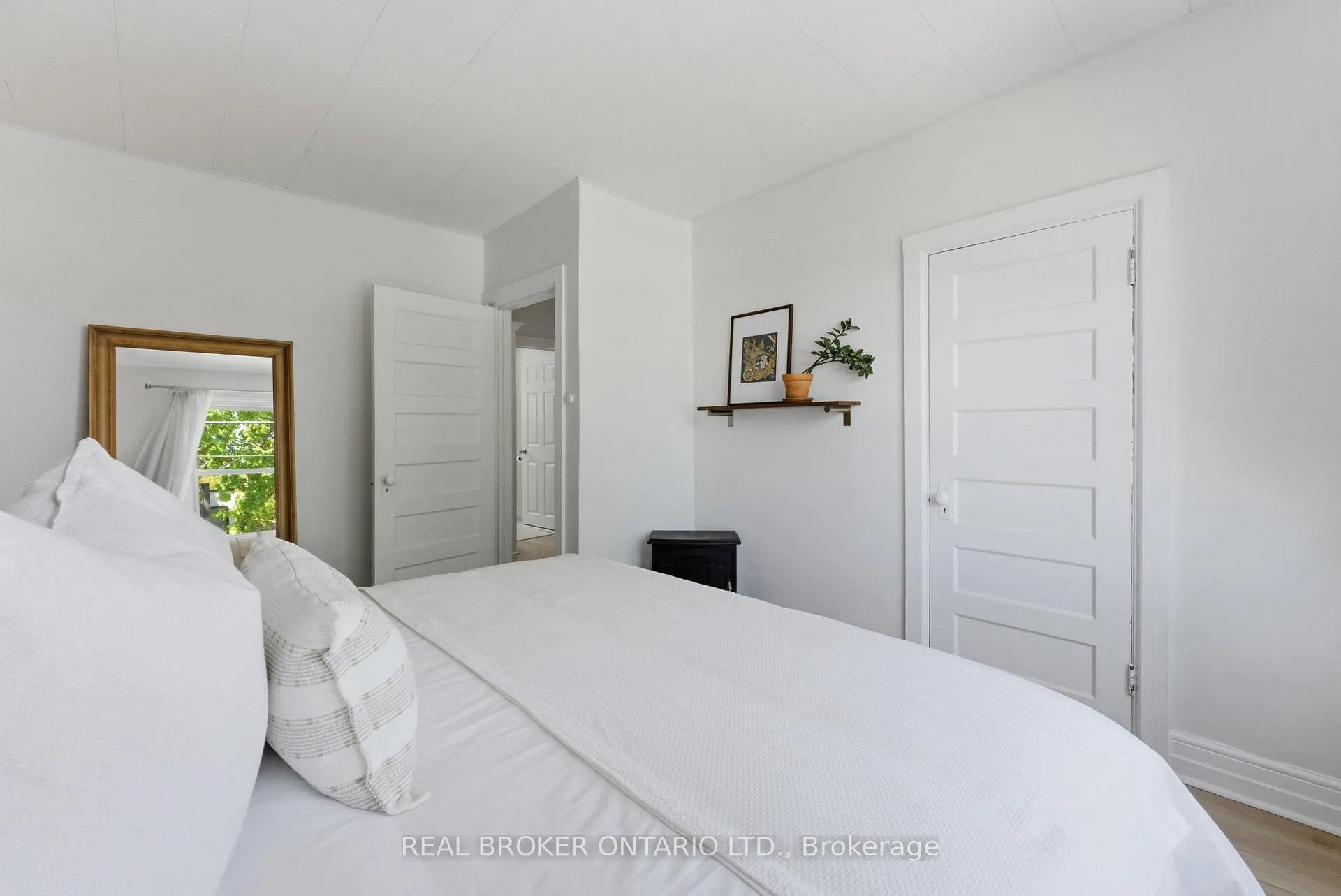 Photo 15 of 833 Sammon Avenue, Toronto, Danforth Village-East York — HOMEH