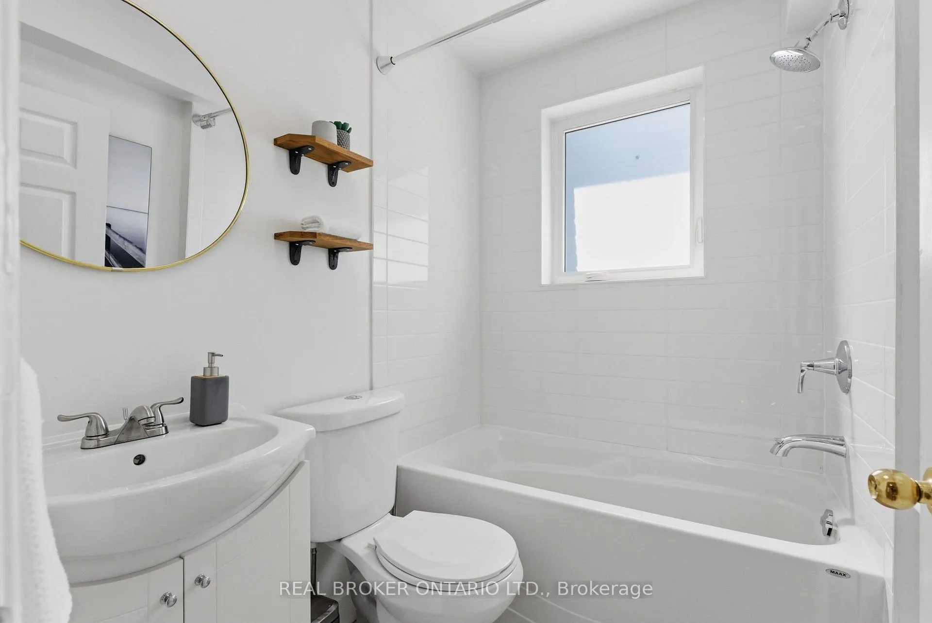 Photo 17 of 833 Sammon Avenue, Toronto, Danforth Village-East York — HOMEH